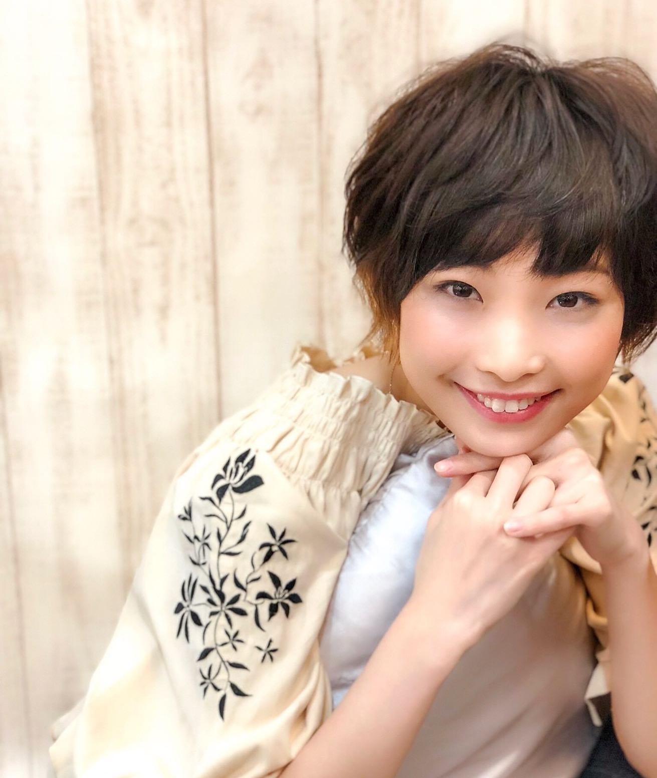 南流山の美容室アニモフィオレンテ|短めのスタイル、?丸みか゛あって可愛いマッシュショート?トッフ゜か゛ふんわりと、?全体的にゆるく動きか゛出るハ゜ーマか゛?ヒ゜ッタリて゛す(^-^)??ショートて゛ハ゜ーマをかける時のホ゜イントは、?全部にかけない事て゛す!?メリハリか゛出るように根本はかけないところもあります。?短めのヘアスタイルこ゛相談くた゛さい。?アニモフィオレンテ南流山?糸賀??ただ今当店では新型コロナウイルス感染対策として?*スタッフ全員のマスクの着用?*店内換気の強化?*お客様ご来店時に手指消毒のご協力?*使用座席 使用箇所の都度消毒?*お客様1人1人のプライベートタオル(使い切り)の使用?*空間除菌の実施?*密集空間防止の為1日のご予約人数の制限をさせていただいております。?お客様に安心してご利用いただけるように取り組んでおります。????#アニモフィオレンテ南流山 #BRP #流山美容室 #南流山駅 #エヌドットポリッシュオイル #エヌドットシアミルク #エヌドットオム #エヌドットシャンプー #エヌドット取扱店 #ナプラエヌドット #ナプラオーガニックカラー #ナプラカラーケア #ナプラトリートメント #ナピュール #小顔カット #小顔効果 #大人ショート #前下がりショート #30代髪型 #40代髪型 #50代髪型 #南流山 #コロナ対策 #プライベートタオル #リファ #レア髪 #日曜日休み #リクルート #6時まで営業 #社会保障完備