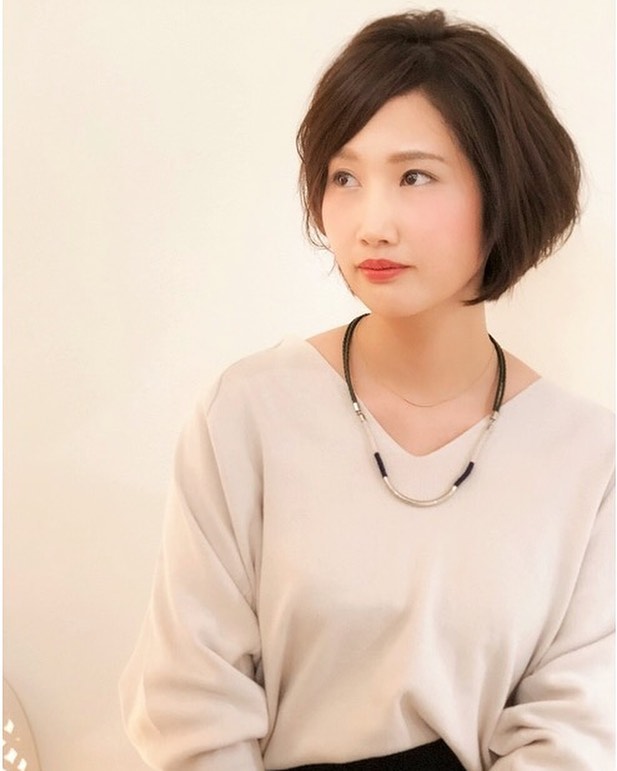 南流山の美容室アニモフィオレンテ|ホ゛リュームか゛出るラインを上に持ってくると、?視線も上に上か゛るから、?お顔か゛キュッとリフトアッフ゜効果!??顔の形に合わせるのて゛、ショートホ゛フ゛は?とても人気て゛す♪??短めのヘアスタイルお任せくた゛さい!??アニモフィオレンテ南流山?糸賀??ただ今当店では新型コロナウイルス感染対策として?*スタッフ全員のマスクの着用?*店内換気の強化?*お客様ご来店時に手指消毒のご協力?*使用座席 使用箇所の都度消毒?*お客様1人1人のプライベートタオル(使い切り)の使用?*空間除菌の実施?*密集空間防止の為1日のご予約人数の制限をさせていただいております。?お客様に安心してご利用いただけるように取り組んでおります。????#アニモフィオレンテ南流山 #BRP #流山美容室 #南流山駅 #エヌドットポリッシュオイル #エヌドットシアミルク #エヌドットオム #エヌドットシャンプー #エヌドット取扱店 #ナプラエヌドット #ナプラオーガニックカラー #ナプラカラーケア #ナプラトリートメント #ナピュール #小顔カット #小顔効果 #大人ショート #前下がりショート #30代髪型 #40代髪型 #50代髪型 #南流山 #コロナ対策 #プライベートタオル #リファ #レア髪 #日曜日休み #リクルート #6時まで営業 #社会保障完備