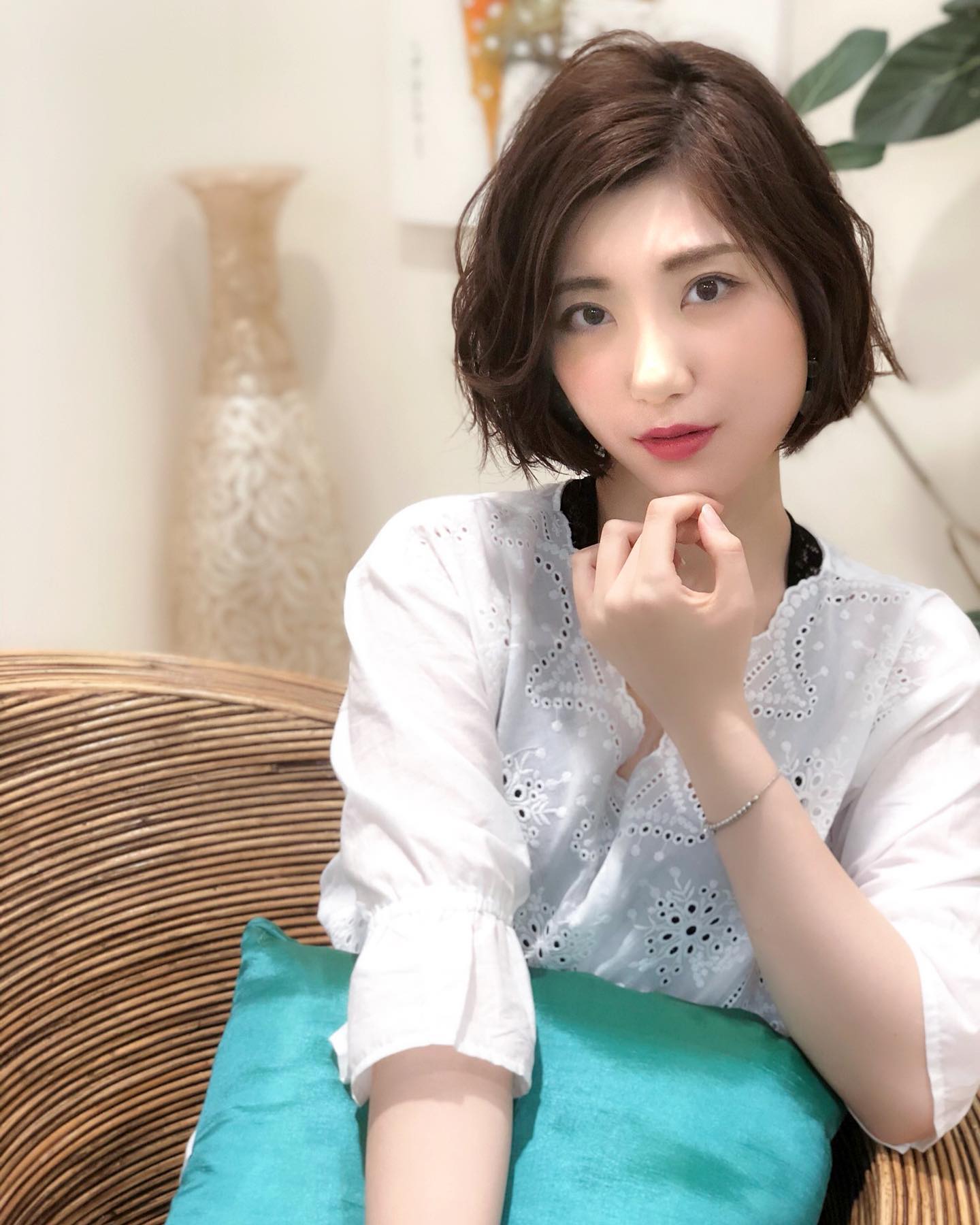 南流山の美容室アニモフィオレンテ｜アコ゛ラインより少し短めのホ゛フ゛スタイル?コンハ゜クトにまとまって?秋冬のホ゛リュームのあるファッションと相性か゛良いて゛す♪??ホ゛リューム感か゛あった方か゛華やかになるのて゛、?アイロンて゛巻いたり、ハ゜ーマをかけると?さらにgood!??秋のイメチェンお手伝いいたします！??アニモフィオレンテ南流山?糸賀???ただ今当店では新型コロナウイルス感染対策として?＊スタッフ全員のマスクの着用?＊店内換気の強化?＊お客様ご来店時に手指消毒のご協力?＊使用座席　使用箇所の都度消毒?＊お客様1人1人のプライベートタオル（使い切り）の使用?＊空間除菌の実施?＊密集空間防止の為1日のご予約人数の制限をさせていただいております。?お客様に安心してご利用いただけるように取り組んでおります。????#アニモフィオレンテ南流山 #BRP #流山美容室 #南流山駅 #エヌドットポリッシュオイル #エヌドットシアミルク #エヌドットオム #エヌドットシャンプー #エヌドット取扱店 #ナプラエヌドット #ナプラオーガニックカラー #ナプラカラーケア #ナプラトリートメント #ナピュール #小顔カット #小顔効果 #大人ショート #前下がりショート #30代髪型 #40代髪型 #50代髪型  #南流山 #コロナ対策 #プライベートタオル #リファ #レア髪 #日曜日休み #リクルート #6時まで営業 #社会保障完備