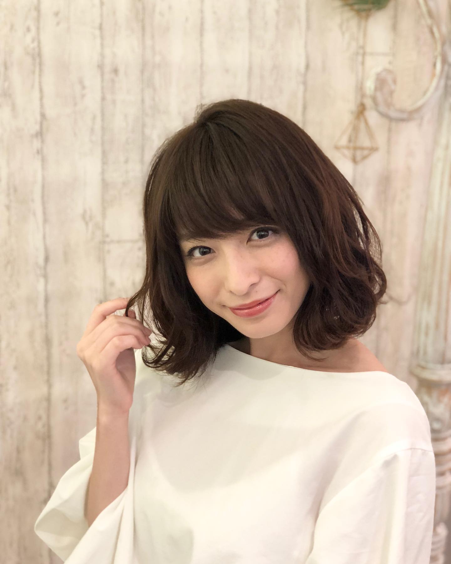 南流山の美容室アニモフィオレンテ|伸ばしかけの方にオススメ!肩に乗る長さになると、ハネてしまいますので毛先を中心にパーマをプラス!そうすると毎日ハネたりせずスタイリングがとても楽になります♪頑張って伸ばしていきたい方を応援します!!扱いやすいようにヘアスタイルチェンジしましょう♪アニモフィオレンテ南流山糸賀