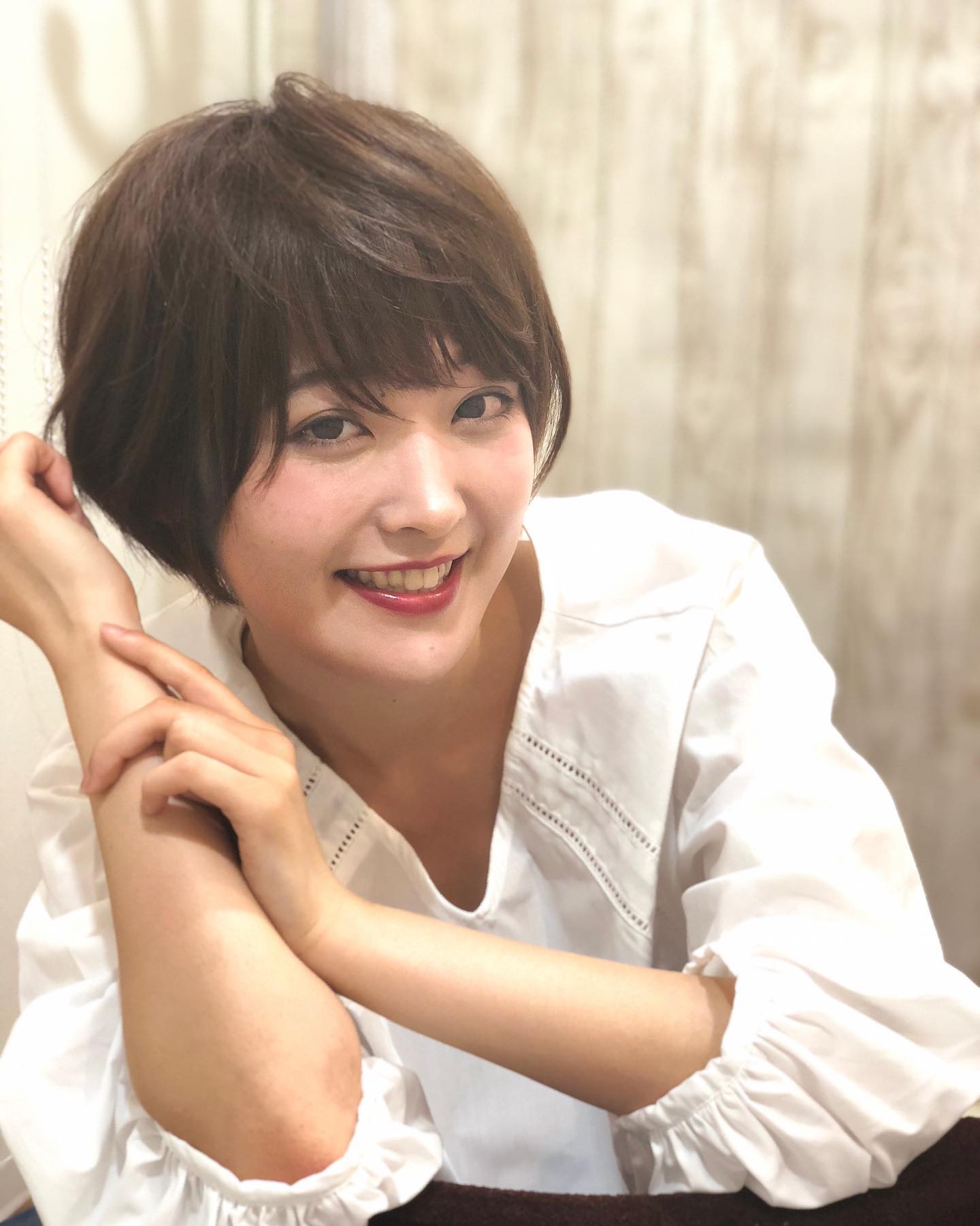 南流山の美容室アニモフィオレンテ|毛先に自然な丸みがあると、?まとまりやすくふんわり柔らかい質感になります。?カットでもOKですが、?直毛でカチッとしやすい方には?緩めにパーマもオススメです。?イメージに合う質感に仕上げます。?ご相談ください!??アニモフィオレンテ南流山?糸賀??ただ今当店では新型コロナウイルス感染対策として?*スタッフ全員のマスクの着用?*店内換気の強化?*お客様ご来店時に手指消毒のご協力?*使用座席 使用箇所の都度消毒?*お客様1人1人のプライベートタオル(使い切り)の使用?*空間除菌の実施?*密集空間防止の為1日のご予約人数の制限をさせていただいております。?お客様に安心してご利用いただけるように取り組んでおります。????#アニモフィオレンテ南流山 #BRP #流山美容室 #南流山駅 #エヌドットポリッシュオイル #エヌドットシアミルク #エヌドットオム #エヌドットシャンプー #エヌドット取扱店 #ナプラエヌドット #ナプラオーガニックカラー #ナプラカラーケア #ナプラトリートメント #ナピュール #小顔カット #小顔効果 #大人ショート #前下がりショート #30代髪型 #40代髪型 #50代髪型 #南流山 #コロナ対策 #プライベートタオル #リファ #レア髪 #日曜日休み #リクルート #6時まで営業 #社会保障完備