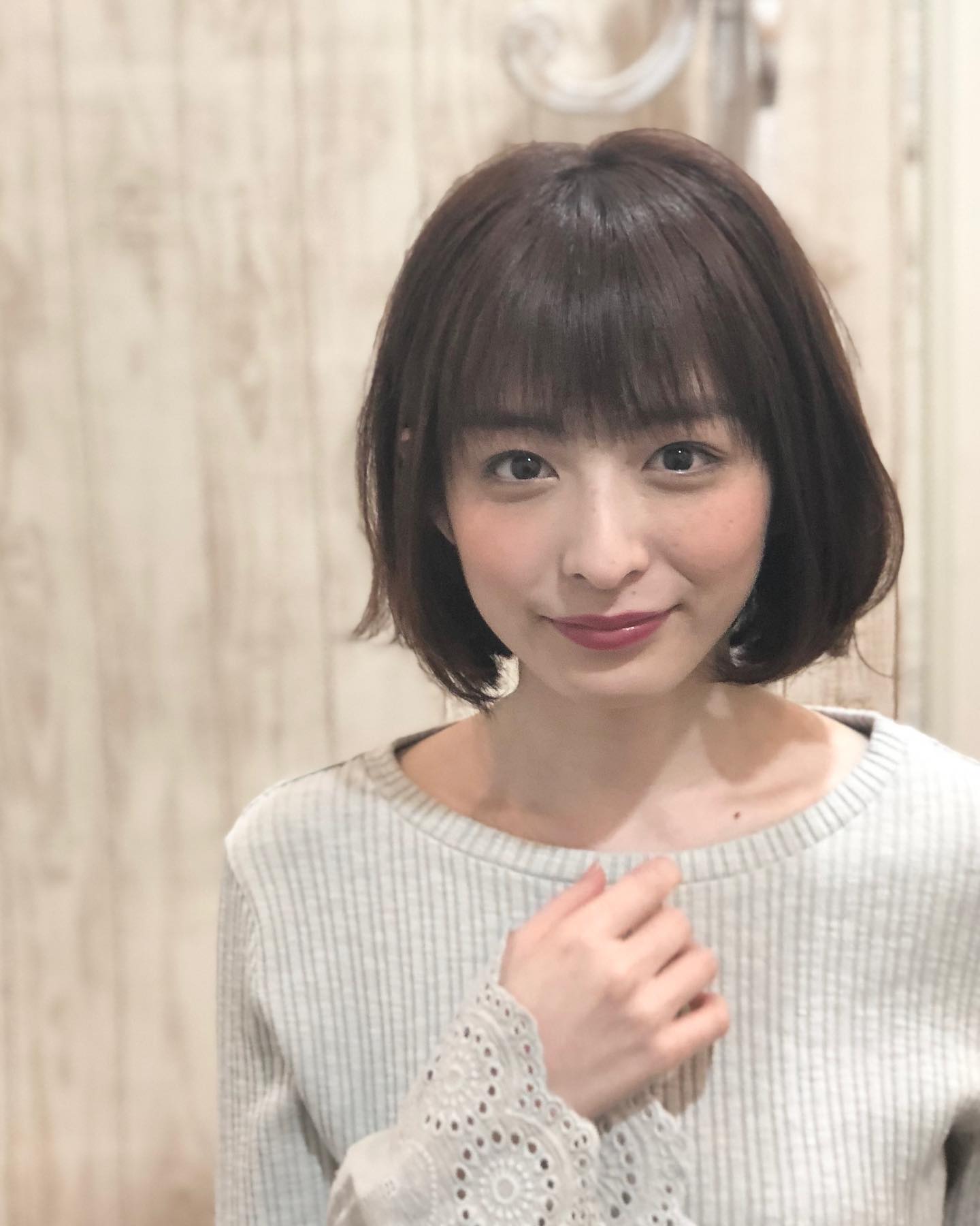 南流山の美容室アニモフィオレンテ|サイドがふわっとしたボブヘアは、?顔の形もスッキリと見せてくれるので?小顔効果があります♪?毛先にくるんとワンカール、パーマをかけると?とても扱いやすくなります!?毎日のスタイリングを楽に、楽しく!?ご相談ください♪??アニモフィオレンテ南流山?糸賀??ただ今当店では新型コロナウイルス感染対策として?*スタッフ全員のマスクの着用?*店内換気の強化?*お客様ご来店時に手指消毒のご協力?*使用座席 使用箇所の都度消毒?*お客様1人1人のプライベートタオル(使い切り)の使用?*空間除菌の実施?*密集空間防止の為1日のご予約人数の制限をさせていただいております。?お客様に安心してご利用いただけるように取り組んでおります。????#アニモフィオレンテ南流山 #BRP #流山美容室 #南流山駅 #エヌドットポリッシュオイル #エヌドットシアミルク #エヌドットオム #エヌドットシャンプー #エヌドット取扱店 #ナプラエヌドット #ナプラオーガニックカラー #ナプラカラーケア #ナプラトリートメント #ナピュール #小顔カット #小顔効果 #大人ショート #前下がりショート #30代髪型 #40代髪型 #50代髪型 #南流山 #コロナ対策 #プライベートタオル #リファ #レア髪 #日曜日休み #リクルート #6時まで営業 #社会保障完備??ただ今当店では新型コロナウイルス感染対策として?*スタッフ全員のマスクの着用?*店内換気の強化?*お客様ご来店時に手指消毒のご協力?*使用座席 使用箇所の都度消毒?*お客様1人1人のプライベートタオル(使い切り)の使用?*空間除菌の実施?*密集空間防止の為1日のご予約人数の制限をさせていただいております。?お客様に安心してご利用いただけるように取り組んでおります。????#アニモフィオレンテ南流山 #BRP #流山美容室 #南流山駅 #エヌドットポリッシュオイル #エヌドットシアミルク #エヌドットオム #エヌドットシャンプー #エヌドット取扱店 #ナプラエヌドット #ナプラオーガニックカラー #ナプラカラーケア #ナプラトリートメント #ナピュール #小顔カット #小顔効果 #大人ショート #前下がりショート #30代髪型 #40代髪型 #50代髪型 #南流山 #コロナ対策 #プライベートタオル #リファ #レア髪 #日曜日休み #リクルート #6時まで営業 #社会保障完備