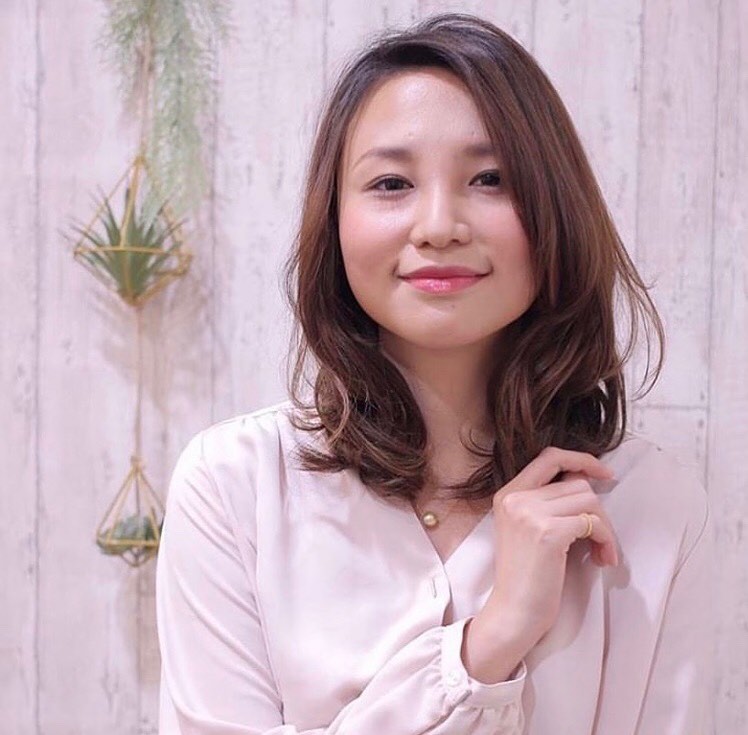 南流山の美容室アニモフィオレンテ｜まだまだコートのいる時期ですが、暗めのアウターにはモノトーンベージュやピンクベージュなどと少し色味の入った柔らかベージュがおススメです！そしてハイライトなどプラスすると更に効果的です。スタイリスト大橋#アニモフィオレンテ南流山 #BRP #流山美容室 #南流山駅 #エヌドットポリッシュオイル #エヌドットシアミルク #エヌドットオム #エヌドットシャンプー #エヌドット取扱店 #ナプラエヌドット #ナプラオーガニックカラー #ナプラカラーケア #ナプラトリートメント #ナピュール #小顔カット #小顔効果 #大人ショート #前下がりショート #30代髪型 #40代髪型 #50代髪型  #南流山 #コロナ対策 #プライベートタオル #リファ #レア髪 #日曜日休み #リクルート #6時まで営業 #社会保障完備