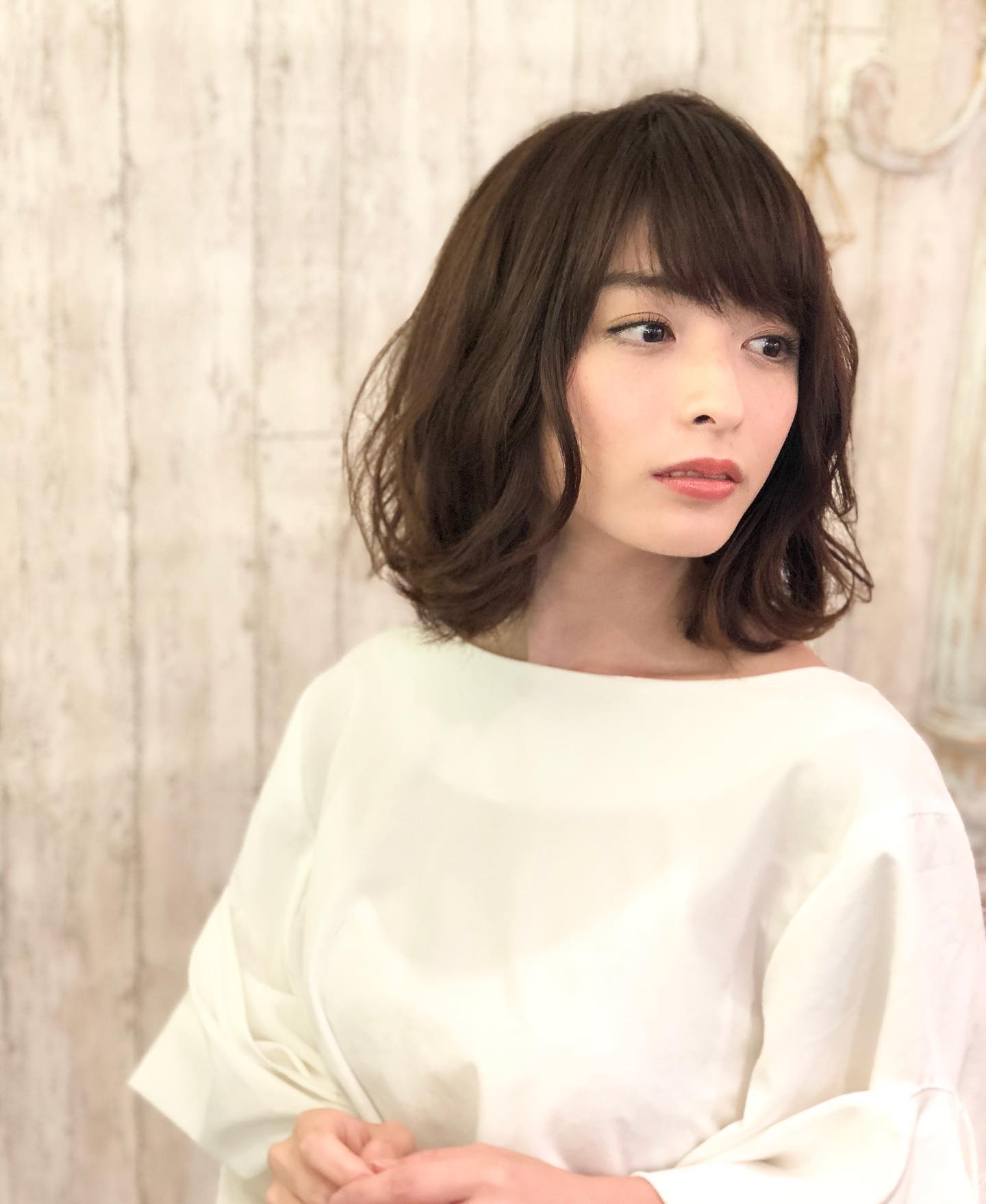 南流山の美容室アニモフィオレンテ｜伸ばしかけの方にオススメ！?肩に乗る長さになると、ハネてしまいますので?毛先を中心にパーマをプラス！?そうすると毎日ハネたりせずスタイリングが?とても楽になります♪?頑張って伸ばしていきたい方を応援します！！?扱いやすいようにヘアスタイルチェンジしましょう♪??アニモフィオレンテ南流山?糸賀??ただ今当店では新型コロナウイルス感染対策として?＊スタッフ全員のマスクの着用?＊店内換気の強化?＊お客様ご来店時に手指消毒のご協力?＊使用座席　使用箇所の都度消毒?＊お客様1人1人のプライベートタオル（使い切り）の使用?＊空間除菌の実施?＊密集空間防止の為1日のご予約人数の制限をさせていただいております。?お客様に安心してご利用いただけるように取り組んでおります。????#アニモフィオレンテ南流山 #BRP #流山美容室 #南流山駅 #エヌドットポリッシュオイル #エヌドットシアミルク #エヌドットオム #エヌドットシャンプー #エヌドット取扱店 #ナプラエヌドット #ナプラオーガニックカラー #ナプラカラーケア #ナプラトリートメント #ナピュール #小顔カット #小顔効果 #大人ショート #前下がりショート #30代髪型 #40代髪型 #50代髪型  #南流山 #コロナ対策 #プライベートタオル #リファ #レア髪 #日曜日休み #リクルート #6時まで営業 #社会保障完備?