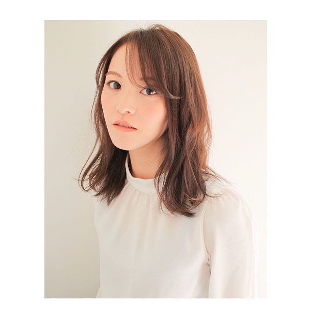 南流山の美容室アニモフィオレンテ|毛先がふわっと緩めのウェーブで?ナチュラルで大人に雰囲気に♪?パーマがかかっていると朝のスタイリングの?時間がグッと短くなるので、忙しい方にオススメです(^ ^)?朝は少し水分を足して、ムースやミルクでくしゃっと揉み込むだけ!楽々です♪??アニモフィオレンテ南流山?糸賀??ただ今当店では新型コロナウイルス感染対策として?*スタッフ全員のマスクの着用?*店内換気の強化?*お客様ご来店時に手指消毒のご協力?*使用座席 使用箇所の都度消毒?*お客様1人1人のプライベートタオル(使い切り)の使用?*空間除菌の実施?*密集空間防止の為1日のご予約人数の制限をさせていただいております。?お客様に安心してご利用いただけるように取り組んでおります。????#アニモフィオレンテ南流山 #BRP #流山美容室 #南流山駅 #エヌドットポリッシュオイル #エヌドットシアミルク #エヌドットオム #エヌドットシャンプー #エヌドット取扱店 #ナプラエヌドット #ナプラオーガニックカラー #ナプラカラーケア #ナプラトリートメント #ナピュール #小顔カット #小顔効果 #大人ショート #前下がりショート #30代髪型 #40代髪型 #50代髪型 #南流山 #コロナ対策 #プライベートタオル #リファ #レア髪 #日曜日休み #リクルート #6時まで営業 #社会保障完備?