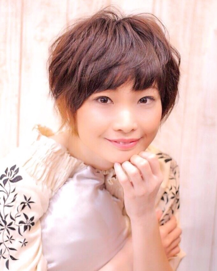 南流山の美容室アニモフィオレンテ｜短めのスタイル、?丸みがあって可愛いマッシュショート?トップがふんわりと、?全体的にゆるく動きが出るパーマが?ピッタリです(^-^)??ショートでパーマをかける時のポイントは、?全部にかけない事です！?メリハリが出るように根本はかけないところもあります。?短めのヘアスタイルご相談ください。?アニモフィオレンテ南流山?糸賀??ただ今当店では新型コロナウイルス感染対策として?＊スタッフ全員のマスクの着用?＊店内換気の強化?＊お客様ご来店時に手指消毒のご協力?＊使用座席　使用箇所の都度消毒?＊お客様1人1人のプライベートタオル（使い切り）の使用?＊空間除菌の実施?＊密集空間防止の為1日のご予約人数の制限をさせていただいております。?お客様に安心してご利用いただけるように取り組んでおります。????#アニモフィオレンテ南流山 #BRP #流山美容室 #南流山駅 #エヌドットポリッシュオイル #エヌドットシアミルク #エヌドットオム #エヌドットシャンプー #エヌドット取扱店 #ナプラエヌドット #ナプラオーガニックカラー #ナプラカラーケア #ナプラトリートメント #ナピュール #小顔カット #小顔効果 #大人ショート #前下がりショート #30代髪型 #40代髪型 #50代髪型  #南流山 #コロナ対策 #プライベートタオル #リファ #レア髪 #日曜日休み #リクルート #6時まで営業 #社会保障完備?