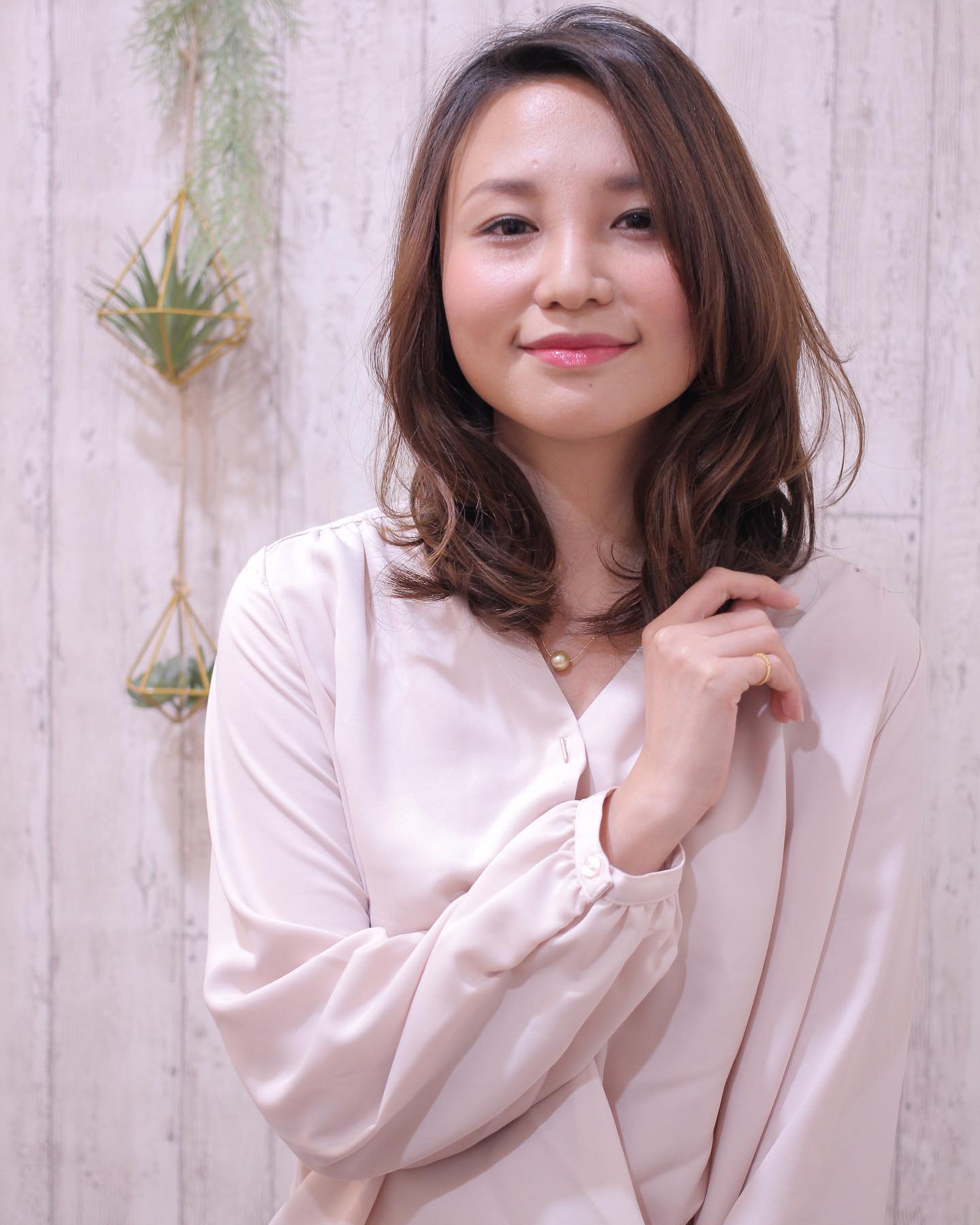 南流山の美容室アニモフィオレンテ｜ミディアムからロングヘアで人気なのが、?デジタルパーマのヘアスタイル！??なぜかというと、、、?とにかくスタイリングが楽々です(^-^)?乾かすだけで大きめウェーブがでるので、?朝の時短にもってこい！?仕上げにオイルやミルクで保湿をオン♪??アニモフィオレンテ南流山?糸賀??ただ今当店では新型コロナウイルス感染対策として?＊スタッフ全員のマスクの着用?＊店内換気の強化?＊お客様ご来店時に手指消毒のご協力?＊使用座席　使用箇所の都度消毒?＊お客様1人1人のプライベートタオル（使い切り）の使用?＊空間除菌の実施?＊密集空間防止の為1日のご予約人数の制限をさせていただいております。?お客様に安心してご利用いただけるように取り組んでおります。????#アニモフィオレンテ南流山 #BRP #流山美容室 #南流山駅 #エヌドットポリッシュオイル #エヌドットシアミルク #エヌドットオム #エヌドットシャンプー #エヌドット取扱店 #ナプラエヌドット #ナプラオーガニックカラー #ナプラカラーケア #ナプラトリートメント #ナピュール #小顔カット #小顔効果 #大人ショート #前下がりショート #30代髪型 #40代髪型 #50代髪型  #南流山 #コロナ対策 #プライベートタオル #リファ #レア髪 #日曜日休み #リクルート #6時まで営業 #社会保障完備?