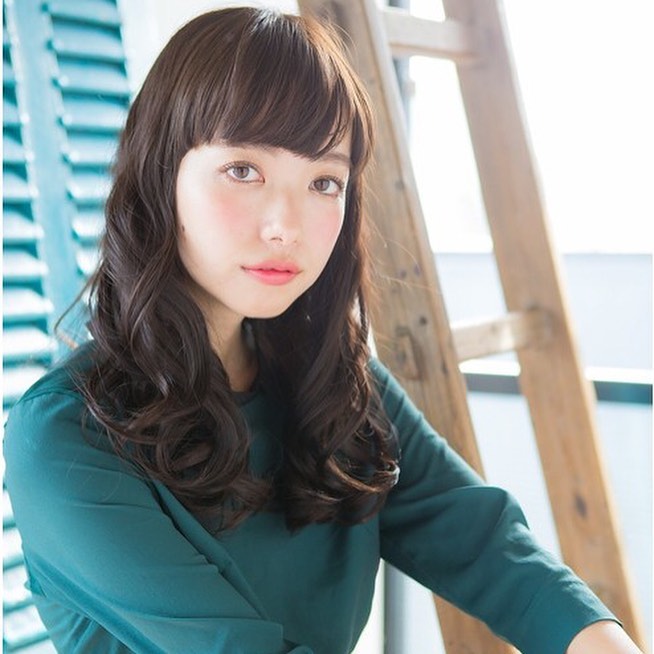 南流山の美容室アニモフィオレンテ|艶髪を目指すなら赤味がかった色がおススメです。色味が入る事で光に反射して艶髪を演出してくれます。上質な大人カラー。スタイリスト大橋