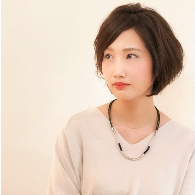 南流山の美容室アニモフィオレンテ|前から見た時にシルエットがひし形になると、?お顔がキュッとリフトアップしてみえるので?誰でもマイナス3才若見え!??ショートでもエレガントな雰囲気に♪??短めヘアスタイルお任せください(^-^)?アニモフィオレンテ南流山?糸賀??#アニモフィオレンテ南流山 #BRP #流山美容室 #南流山駅 #エヌドットポリッシュオイル #エヌドットシアミルク #エヌドットオム #エヌドットシャンプー #エヌドット取扱店 #ナプラエヌドット #ナプラオーガニックカラー #ナプラカラーケア #ナプラトリートメント #ナピュール #小顔カット #小顔効果 #大人ショート #前下がりショート #30代髪型 #40代髪型 #50代髪型 #南流山 #コロナ対策 #プライベートタオル #リファ #レア髪 #日曜日休み #リクルート #6時まで営業 #社会保障完備?