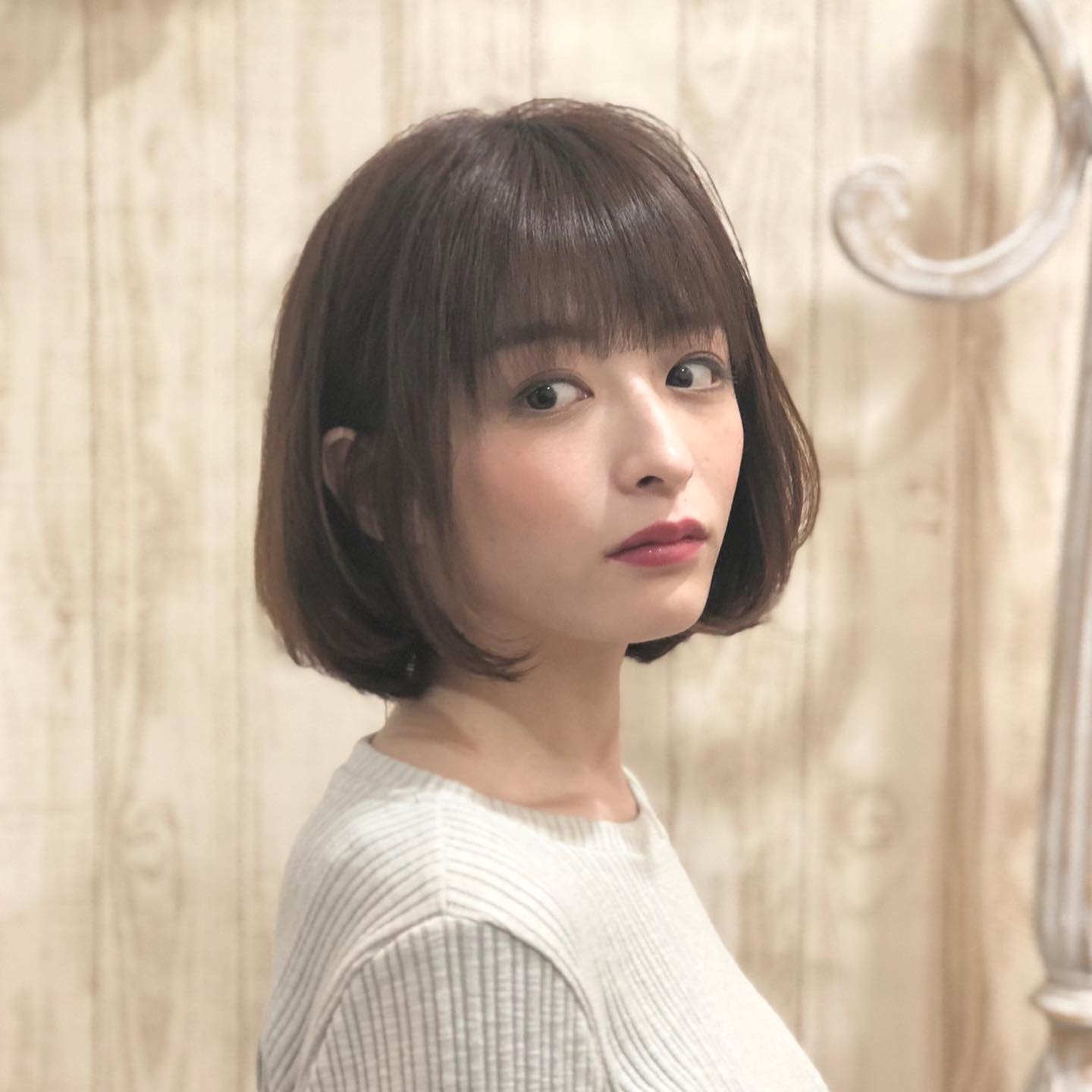 南流山の美容室アニモフィオレンテ｜カラーの抜けてしまったところへカラーと栄養を同時に塗布する事で潤い艶感が蘇ります。クセの出やすい梅雨の時期も保湿をたっぷりとしてしっとり落ち着きを。スタイリスト大橋