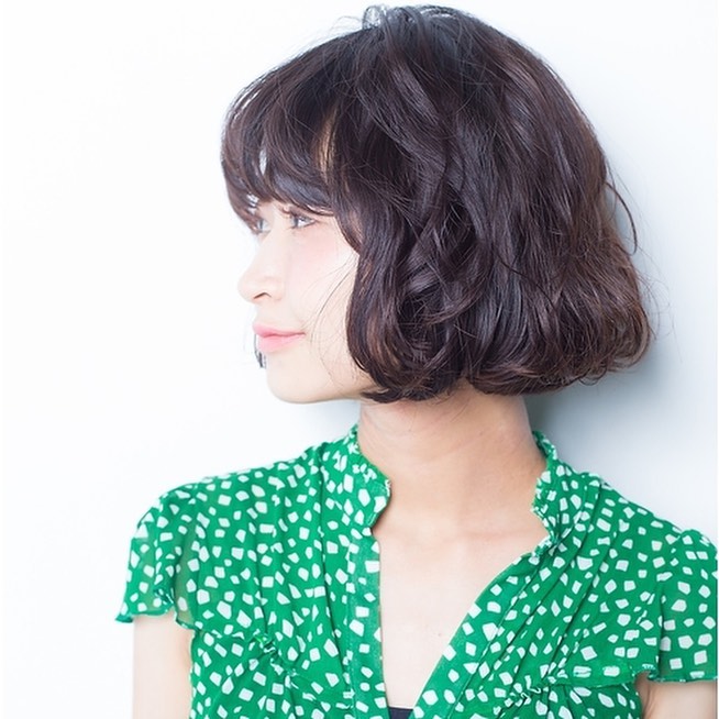 南流山の美容室アニモフィオレンテ｜シルエットがAラインのボブヘア。全体的ウェーブがかかるようにパーマをオン。オイルなどでツヤを出してスタイリングすればお洒落な大人ヘアスタイルに♪自分らしいヘアスタイルを楽しみましょう！アニモフィオレンテ南流山糸賀?#アニモフィオレンテ南流山 #BRP #流山美容室 #南流山駅 #エヌドットポリッシュオイル #エヌドットシアミルク #エヌドットオム #エヌドットシャンプー #エヌドット取扱店 #ナプラエヌドット #ナプラオーガニックカラー #ナプラカラーケア #ナプラトリートメント #ナピュール #小顔カット #小顔効果 #大人ショート #前下がりショート #30代髪型 #40代髪型 #50代髪型  #南流山 #コロナ対策 #プライベートタオル #リファ #レア髪 #日曜日休み #リクルート #6時まで営業 #社会保障完備