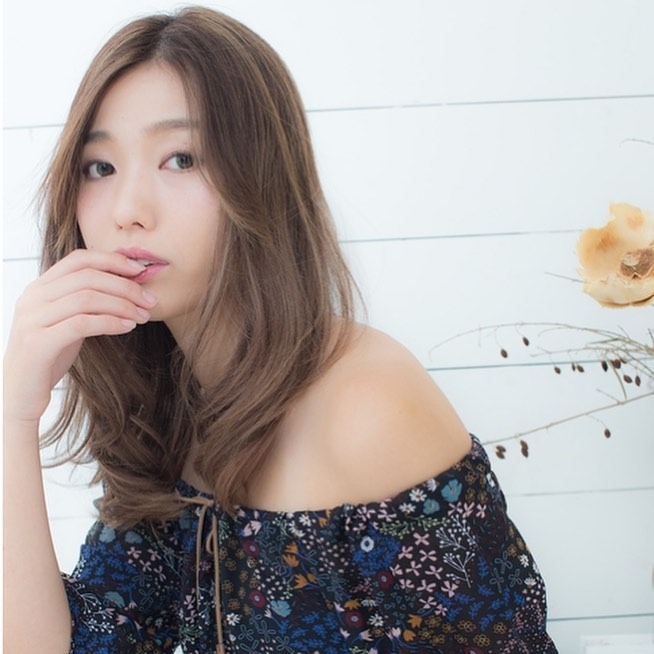 南流山の美容室アニモフィオレンテ｜しっとり落ち着いた雰囲気のカラーですが、光に透けると柔らかな質感に。霞がかったようなふんわり感♪大人の一歩先ゆくヘアカラーを楽しみましょう。アニモフィオレンテ南流山糸賀?#アニモフィオレンテ南流山 #BRP #流山美容室 #南流山駅 #エヌドットポリッシュオイル #エヌドットシアミルク #エヌドットオム #エヌドットシャンプー #エヌドット取扱店 #ナプラエヌドット #ナプラオーガニックカラー #ナプラカラーケア #ナプラトリートメント #ナピュール #小顔カット #小顔効果 #大人ショート #前下がりショート #30代髪型 #40代髪型 #50代髪型  #南流山 #コロナ対策 #プライベートタオル #リファ #レア髪 #日曜日休み #リクルート #6時まで営業 #社会保障完備