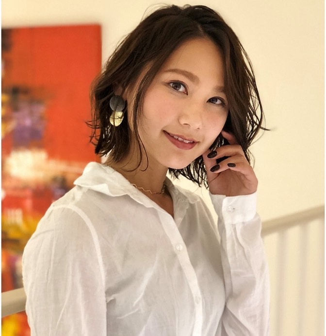 南流山の美容室アニモフィオレンテ｜決めすぎないゆるめのカールで、ぐっと秋冬の装いに。ニュアンスカールが大人の雰囲気。毎日のスタイリングをしやすく、時短でもっと綺麗な私に♪アニモフィオレンテ南流山糸賀?#アニモフィオレンテ南流山 #BRP #流山美容室 #南流山駅 #エヌドットポリッシュオイル #エヌドットシアミルク #エヌドットオム #エヌドットシャンプー #エヌドット取扱店 #ナプラエヌドット #ナプラオーガニックカラー #ナプラカラーケア #ナプラトリートメント #ナピュール #小顔カット #小顔効果 #大人ショート #前下がりショート #30代髪型 #40代髪型 #50代髪型  #南流山 #コロナ対策 #プライベートタオル #リファ #レア髪 #日曜日休み #リクルート #6時まで営業 #社会保障完備