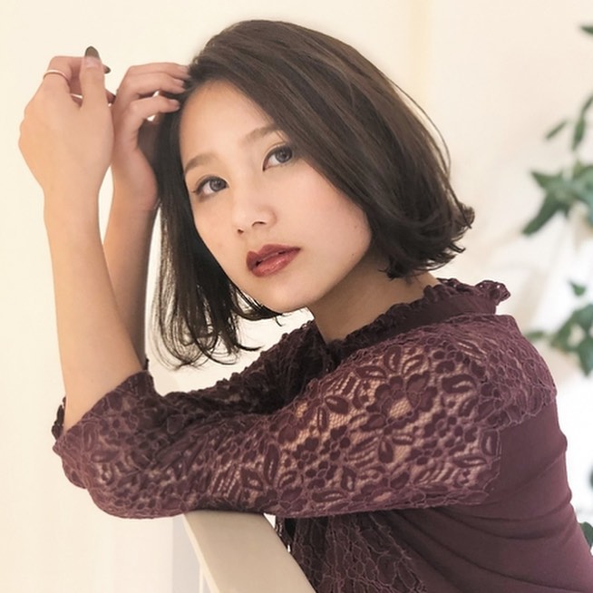 南流山の美容室アニモフィオレンテ|首が隠れるくらいのボブヘアに毛先にゆるっとパーマ♪カールを強く出しすぎない事で艶っぽく大人なイメージに。アニモフィオレンテ南流山糸賀?#アニモフィオレンテ南流山 #BRP #流山美容室 #南流山駅 #エヌドットポリッシュオイル #エヌドットシアミルク #エヌドットオム #エヌドットシャンプー #エヌドット取扱店 #ナプラエヌドット #ナプラオーガニックカラー #ナプラカラーケア #ナプラトリートメント #ナピュール #小顔カット #小顔効果 #大人ショート #前下がりショート #30代髪型 #40代髪型 #50代髪型 #南流山 #コロナ対策 #プライベートタオル #リファ #レア髪 #日曜日休み #リクルート #6時まで営業 #社会保障完備