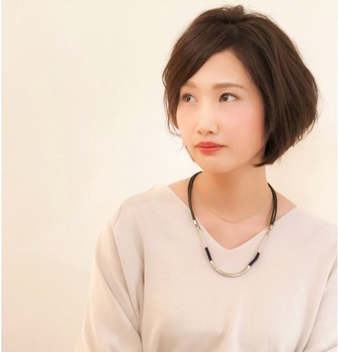 南流山の美容室アニモフィオレンテ|シルエットがひし形になる事でキュッと顔がリフトアップの効果!トップもふんわりしやすくてオススメです。秋冬のスタイルチェンジ承ります(^-^)アニモフィオレンテ南流山糸賀?#アニモフィオレンテ南流山 #BRP #流山美容室 #南流山駅 #エヌドットポリッシュオイル #エヌドットシアミルク #エヌドットオム #エヌドットシャンプー #エヌドット取扱店 #ナプラエヌドット #ナプラオーガニックカラー #ナプラカラーケア #ナプラトリートメント #ナピュール #小顔カット #小顔効果 #大人ショート #前下がりショート #30代髪型 #40代髪型 #50代髪型 #南流山 #コロナ対策 #プライベートタオル #リファ #レア髪 #日曜日休み #リクルート #6時まで営業 #社会保障完備