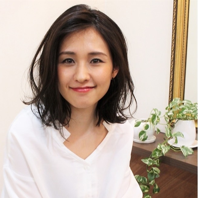 南流山の美容室アニモフィオレンテ｜風にふんわり揺れる毛先の動きはカットで叶える♪人気のミディアムスタイルには少しレイヤーを入れてシルエットも大人可愛く。アニモフィオレンテ南流山糸賀?#アニモフィオレンテ南流山 #BRP #流山美容室 #南流山駅 #エヌドットポリッシュオイル #エヌドットシアミルク #エヌドットオム #エヌドットシャンプー #エヌドット取扱店 #ナプラエヌドット #ナプラオーガニックカラー #ナプラカラーケア #ナプラトリートメント #ナピュール #小顔カット #小顔効果 #大人ショート #前下がりショート #30代髪型 #40代髪型 #50代髪型  #南流山 #コロナ対策 #プライベートタオル #リファ #レア髪 #日曜日休み #リクルート #6時まで営業 #社会保障完備