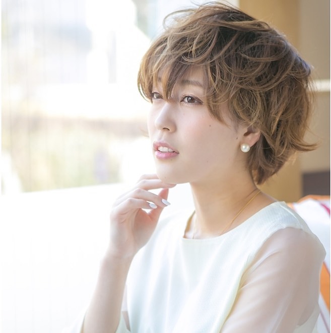 南流山の美容室アニモフィオレンテ|マッシュベースのショートに、くしゃっと動きが出るスタイリング。ハイライトも入れて立体感アップ!黄色っぽさを落ち着かせるために、アッシュとベージュの組み合わせカラーをオン。遊びのある大人ヘアご提案します。アニモフィオレンテ南流山糸賀?#アニモフィオレンテ南流山 #BRP #流山美容室 #南流山駅 #エヌドットポリッシュオイル #エヌドットシアミルク #エヌドットオム #エヌドットシャンプー #エヌドット取扱店 #ナプラエヌドット #ナプラオーガニックカラー #ナプラカラーケア #ナプラトリートメント #ナピュール #小顔カット #小顔効果 #大人ショート #前下がりショート #30代髪型 #40代髪型 #50代髪型 #南流山 #コロナ対策 #プライベートタオル #リファ #レア髪 #日曜日休み #リクルート #6時まで営業 #社会保障完備