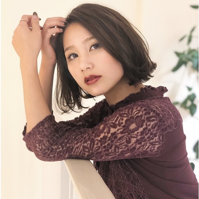 南流山の美容室アニモフィオレンテ｜首が隠れるくらいのボブヘアに毛先にゆるっとパーマ♪カールを強く出しすぎない事で艶っぽく大人なイメージに。アニモフィオレンテ南流山糸賀?#アニモフィオレンテ南流山 #BRP #流山美容室 #南流山駅 #エヌドットポリッシュオイル #エヌドットシアミルク #エヌドットオム #エヌドットシャンプー #エヌドット取扱店 #ナプラエヌドット #ナプラオーガニックカラー #ナプラカラーケア #ナプラトリートメント #ナピュール #小顔カット #小顔効果 #大人ショート #前下がりショート #30代髪型 #40代髪型 #50代髪型  #南流山 #コロナ対策 #プライベートタオル #リファ #レア髪 #日曜日休み #リクルート #6時まで営業 #社会保障完備