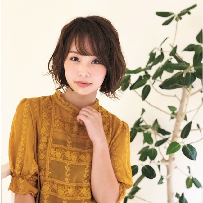 ベーシックなボブヘアに、ゆるりと動きが出るように