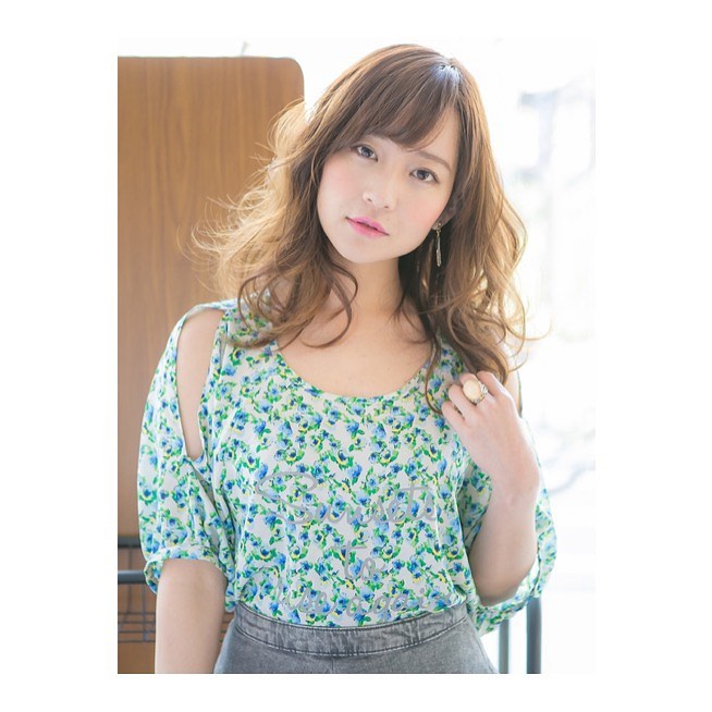 ...デザインパーマで軽やかな柔らかい動きに♪.ふんわりとなるように少量のポリッシュオイルで揉み込んでいます..animoフィオレンテせんげん台西口店TEL048-993-4243.access埼玉県越谷市せんげん台西1-20-6 1F.OPEN/9:00?18:00定休日/毎週日曜日、第2、第3月曜日..#ナフ゜ラ#Nト゛ットセラム#Nト゛ットシアミルク #当日こ゛予約OK#ミルホ゛ン#エルシ゛ュータ゛#エルシ゛ュタ゛エマルシ゛ョン#リファストレートアイロン#縮毛矯正  #美容室  #BRP #美容求人 #アシスタント募集 #スタイリスト募集 #アイリスト募集 #美容学生 #サロン見学 #ママさん美容師 #リファファインハ゛フ゛ル#リファヒ゛ューテックストレートアイロン#リファアイロン#リファ#レア髪#レア髪アレンシ゛#北越谷#越谷#せんけ゛ん台#吉川美南