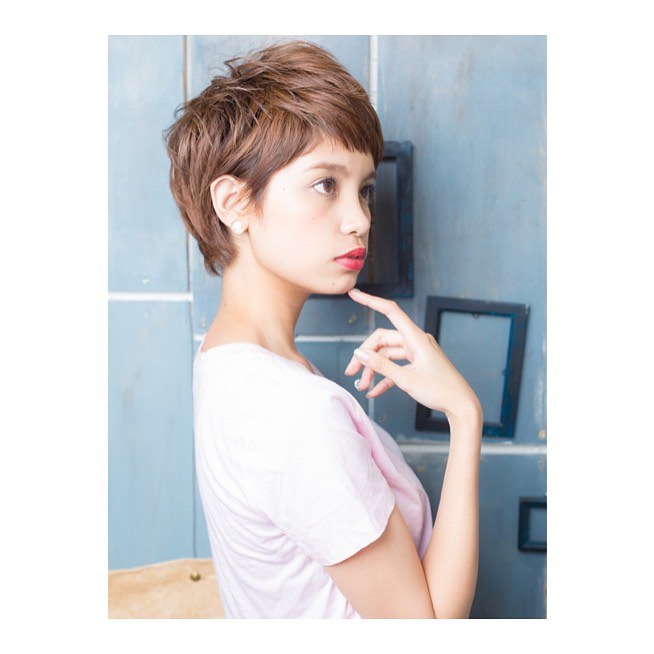 ...タイトに抑えたショートスタイル♪.耳掛けでよりスッキリした印象に️.バング短めで可愛らしくもなります♪..animoフィオレンテせんげん台西口店TEL048-993-4243.access埼玉県越谷市せんげん台西1-20-6 1F.OPEN/9:00?18:00定休日/毎週日曜日、第2、第3月曜日..#ナフ゜ラ#Nト゛ットセラム#Nト゛ットシアミルク #当日こ゛予約OK#ミルホ゛ン#エルシ゛ュータ゛#エルシ゛ュタ゛エマルシ゛ョン#リファストレートアイロン#縮毛矯正  #美容室  #BRP #美容求人 #アシスタント募集 #スタイリスト募集 #アイリスト募集 #美容学生 #サロン見学 #ママさん美容師 #リファファインハ゛フ゛ル#リファヒ゛ューテックストレートアイロン#リファアイロン#リファ#レア髪#レア髪アレンシ゛#北越谷#越谷#せんけ゛ん台#吉川美南