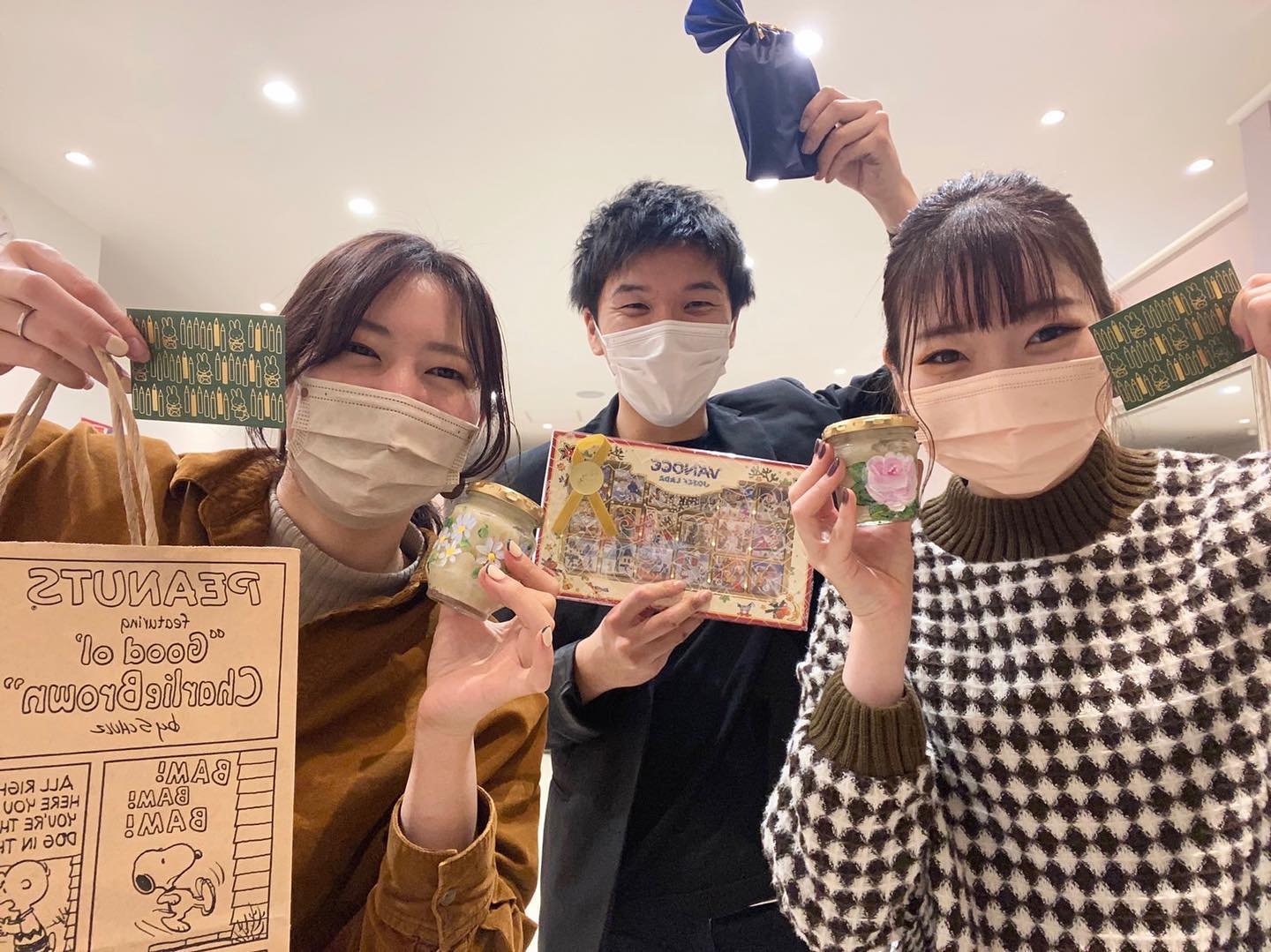 ...こんばんは！アニモフィオレンテせんげん台西口店の山口です！.本日もご来店頂きありがとうございます‍♀️.お客様の差し入れやメッセージ付きカードとても暖かく嬉しい気持ちになりました️.皆様が満足できるよう、一生懸命施術させて頂きます️.明日12/12（日）は定休日となっております。.12/13（月）の9時?営業ですのでお問い合わせください‍♀️..animoフィオレンテせんげん台西口店TEL048-993-4243.access埼玉県越谷市せんげん台西1-20-6 1F.OPEN/9:00?18:00定休日/毎週日曜日、第2、第3月曜日..#ナフ゜ラ#Nト゛ットセラム#Nト゛ットシアミルク #当日こ゛予約OK#ミルホ゛ン#エルシ゛ュータ゛#エルシ゛ュタ゛エマルシ゛ョン#リファストレートアイロン#縮毛矯正 #美容室 #BRP #美容求人 #アシスタント募集 #スタイリスト募集 #アイリスト募集 #美容学生 #サロン見学 #ママさん美容師 #リファファインハ゛フ゛ル#リファヒ゛ューテックストレートアイロン#リファアイロン#リファ#レア髪#レア髪アレンシ゛#北越谷#越谷#せんけ゛ん台#吉川美南