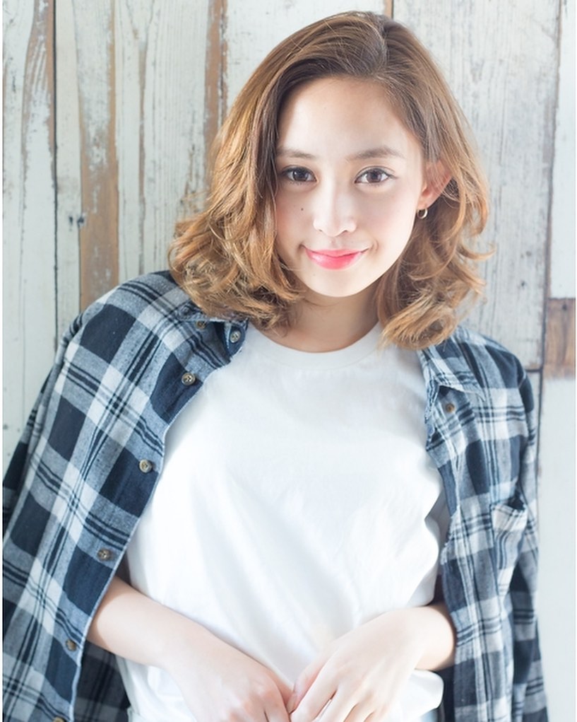 ...こんにちは！店長の山口です！.ふんわりパーマをかけて柔らかい雰囲気にするのがオススメです️.N.バームを揉み込みながら質感を調節するのがより◎.本日の夕方ご案内できますので、是非ご来店ください‍♀️..animoフィオレンテせんげん台西口店TEL048-993-4243.access埼玉県越谷市せんげん台西1-20-6 1F.OPEN/9:00?18:00定休日/毎週日曜日、第2、第3月曜日..#ナフ゜ラ#Nト゛ットセラム#Nト゛ットシアミルク #当日こ゛予約OK#ミルホ゛ン#エルシ゛ュータ゛#エルシ゛ュタ゛エマルシ゛ョン#リファストレートアイロン#縮毛矯正  #美容室  #BRP #美容求人 #アシスタント募集 #スタイリスト募集 #アイリスト募集 #美容学生 #サロン見学 #ママさん美容師 #リファファインハ゛フ゛ル#リファヒ゛ューテックストレートアイロン#リファアイロン#リファ#レア髪#レア髪アレンシ゛#北越谷#越谷#せんけ゛ん台#吉川美南