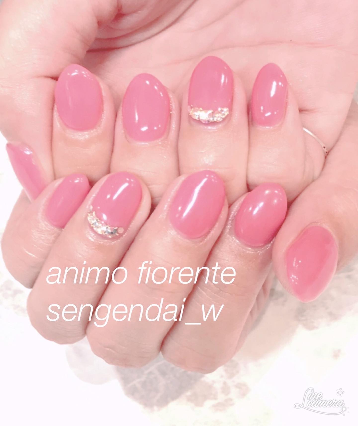 ...こんにちは！アニモフィオレンテせんげん台西口店店長の山口です！.ネイリスト中澤ネイル.明るめのピンクの上にワンポイントつける事で上品な仕上がりに.お出かけや、ちょっとしたお洒落を楽しむならネイルがオススメです️?.仕上げに濃厚な美容液を塗る事でよりハリとツヤがでますanimoフィオレンテせんげん台西口店TEL048-993-4243.access埼玉県越谷市せんげん台西1-20-6 1F.OPEN/9:00?18:00定休日/毎週日曜日、第2、第3月曜日..#ナフ゜ラ#Nト゛ットセラム#Nト゛ットシアミルク #当日こ゛予約OK#ミルホ゛ン#エルシ゛ュータ゛#エルシ゛ュタ゛エマルシ゛ョン#リファストレートアイロン#縮毛矯正 #美容室 #BRP #美容求人 #アシスタント募集 #スタイリスト募集 #アイリスト募集 #美容学生 #サロン見学 #ママさん美容師 #リファファインハ゛フ゛ル#リファヒ゛ューテックストレートアイロン#リファアイロン#リファ#レア髪#レア髪アレンシ゛#北越谷#越谷#せんけ゛ん台#吉川美南