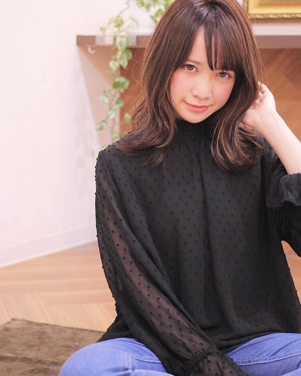 ・・・こんにちは美容室アニモフィオレンテせんげん台西口店 スタイリスト長崎です! ・外ハネスタイルに軽さを出すなら表面にレイヤーを入れるのがおすすめです・くびれるシルエットでお顔周りに丸みが作れるので小顔効果も◎です・スタイリングは、#エヌドット #スタイリングセラム で、柔らかい束感を・・・animoフィオレンテせんげん台西口店TEL048-993-4243.access埼玉県越谷市せんげん台西1-20-6 1F.OPEN/9:00?18:00定休日/毎週日曜日、第2、第3月曜日..#ナフ゜ラ#Nト゛ットセラム#Nト゛ットシアミルク #当日こ゛予約OK#ミルホ゛ン#エルシ゛ュータ゛#エルシ゛ュタ゛エマルシ゛ョン#リファストレートアイロン#縮毛矯正 #美容室 #BRP #リファファインハ゛フ゛ル#リファヒ゛ューテックストレートアイロン#リファアイロン#リファ##越谷#せんけ゛ん台#吉川美南 #リファフィンガーアイロン #成人式ヘア #ミディアムヘア #くびれヘア #ヘアアレンジ #伸ばしかけヘア #ゆるふわパーマ #レイヤーカット #セミロング