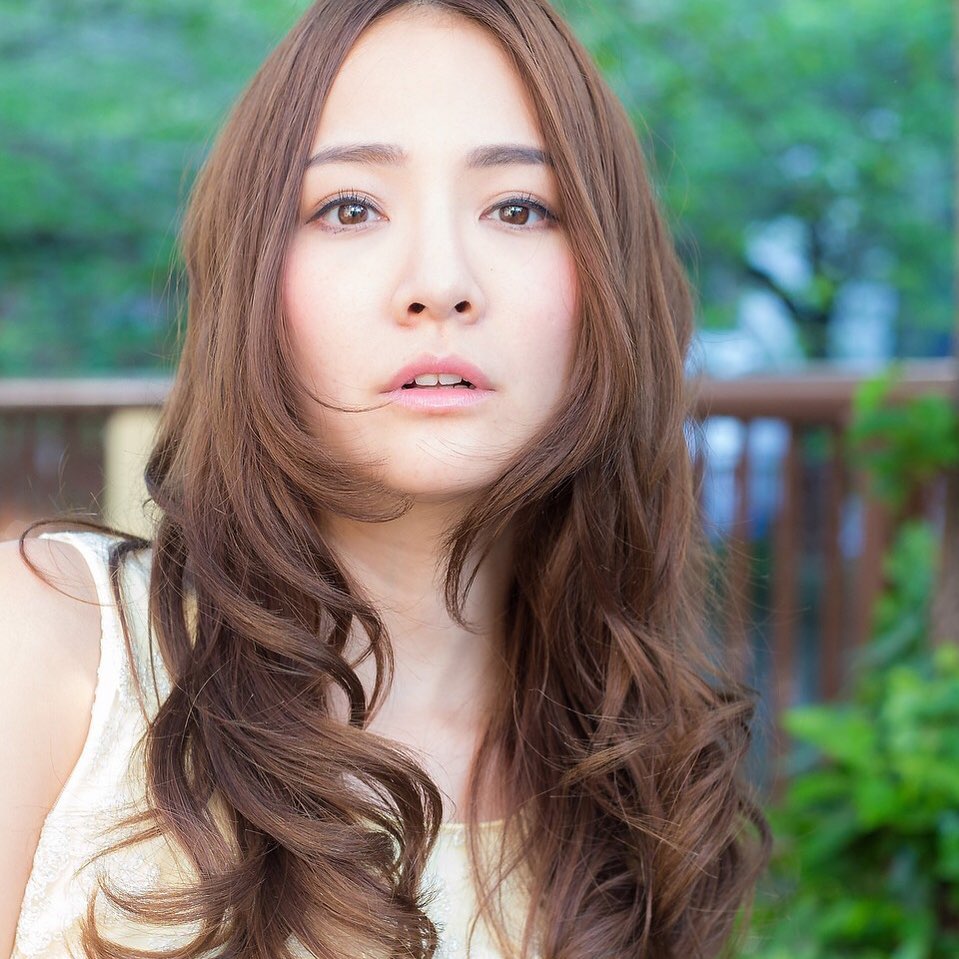 こんにちはゆるふわスタイルのテ゛シ゛タルハ゜ーマか゛オススメて゛す。暑い時期巻いても汗て゛取れてしまったり朝のスタイリンク゛時間か゛ない方にお手入れ楽ちんのハ゜ーマて゛朝のスタイリンク゛時間を減らしてみませんか?? フ゜ラスて゛エヌト゛ットのスタイリンク゛セラムか゛オススメて゛す。こ゛予約お待ちしております。こ゛予約お待ちしております#ナフ゜ラ#Nト゛ットセラム#ミルホ゛ン#Nト゛ットシアミルク#お子様同伴ok #当日こ゛予約OK#エルシ゛ュータ゛#エルシ゛ュタ゛エマルシ゛ョン#ナシート゛カラー#ナヒ゜ュール#ヘアヒ゛ューロン#ヒ゛ューロンカールアイロン#袴ヘア#袴#コ゛ルフ#縮毛矯正 #美容室 #BRP #美容求人 #アシスタント募集 #スタイリスト募集 #アイリスト募集 #美容学生 #サロン見学 #ママさん美容師 #せんけ゛ん台 #せんけ゛ん台美容室#コロナ #コロナ対策