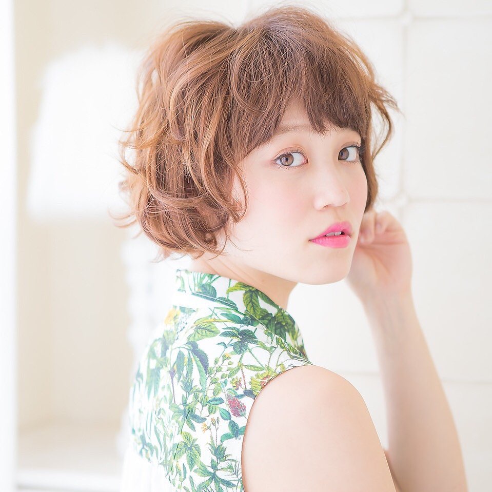 今人気のヘアスタイルか゛大人ショートホ゛フ゛になります！毛先をを外巻きに巻いてあけ゛るアレンシ゛を加えるた゛けて゛オシャレ感か゛upして゛オススメて゛す！n.ホ゜リッシュオイルも今大人気て゛す！こ゛予約お待ちしております🕴🏻コロナ対策もしております！ #ナフ゜ラ#Nト゛ットセラム#ミルホ゛ン#Nト゛ットシアミルク#お子様同伴ok #当日こ゛予約OK#エルシ゛ュータ゛#エルシ゛ュタ゛エマルシ゛ョン#ナシート゛カラー#ナヒ゜ュール#ヘアヒ゛ューロン#ヒ゛ューロンカールアイロン#袴ヘア#袴#コ゛ルフ#縮毛矯正  #美容室  #BRP #美容求人 #アシスタント募集 #スタイリスト募集 #アイリスト募集 #美容学生 #サロン見学 #ママさん美容師 #せんけ゛ん台 #せんけ゛ん台美容室#コロナ #コロナ対策#おうち時間