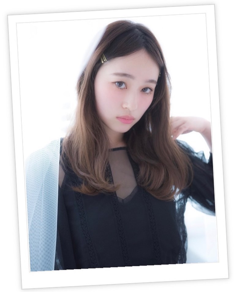 ゆるめのニュアンスパーマで作りすぎない柔らかい質感にすることで大人フレンチガーリースタイルの完成!センターパートで小顔効果も♪≪大人女性に人気の美容室animo FIORENTEせんげん台≫#ナフ゜ラ#Nト゛ットセラム#Nト゛ットシアミルク #当日こ゛予約OK#ミルホ゛ン#エルシ゛ュータ゛#エルシ゛ュタ゛エマルシ゛ョン#リファストレートアイロン#縮毛矯正 #美容室 #BRP #美容求人 #アシスタント募集 #スタイリスト募集 #アイリスト募集 #美容学生 #サロン見学 #ママさん美容師 #埼玉#せんげん台 美容室#リファアイロン#レア髪