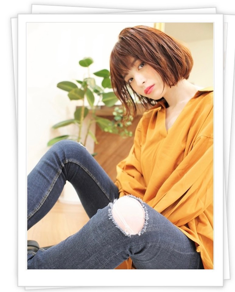 ふわっとしたエアリーな前下がりフォルムのボブは、毛先のワンカールで簡単スタイリング。斜めバングや厚めバングで目元強調して小顔効果抜群♪# ナフ゜ラ#Nト゛ットセラム#Nト゛ットシアミルク #当日こ゛予約OK#ミルホ゛ン#エルシ゛ュータ゛#エルシ゛ュタ゛エマルシ゛ョン#リファストレートアイロン#縮毛矯正 #美容室 #BRP #美容求人 #アシスタント募集 #スタイリスト募集 #アイリスト募集 #美容学生 #サロン見学 #ママさん美容師 #リファファインハ゛フ゛ル#リファヒ゛ューテックストレートアイロン#リファアイロン#リファ#レア髪#レア髪アレンシ゛#せんげん台 #越谷#シークレットハイライト #ポリッシュオイル