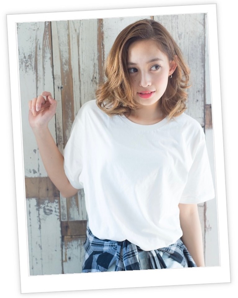 小顔効果ある前下がりボブに、ランダムパーマをかけてアンニュイミディに。旬なことりベージュでスパイスを加えてオシャレ感をプラス。耳かけもかわいい。≪大人女性に人気の美容室animo FIORENTEせんげん台#ナフ゜ラ#Nト゛ットセラム#Nト゛ットシアミルク #当日こ゛予約OK#ミルホ゛ン#エルシ゛ュータ゛#エルシ゛ュタ゛エマルシ゛ョン#リファストレートアイロン#縮毛矯正 #美容室 #BRP #美容求人 #アシスタント募集 #スタイリスト募集 #アイリスト募集 #美容学生 #サロン見学 #ママさん美容師 #埼玉#せんげん台 美容室#リファアイロン#レア髪