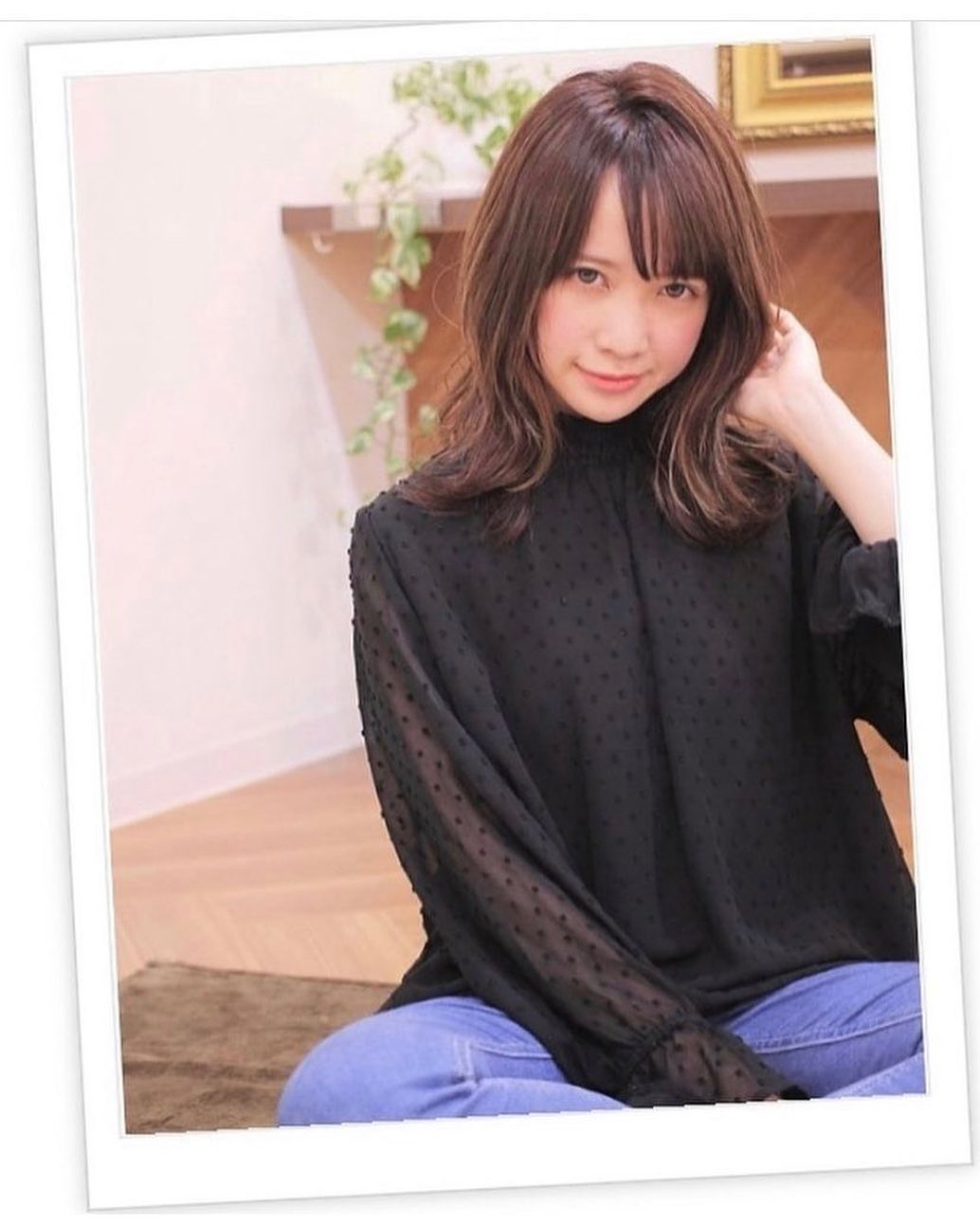 クセ毛風のカ-ルは顔周りをカバ-し,小顔効果も抜群!斜めバングで大人かわいい雰囲気や厚めバングで個性的にも変身できる♪武里・大袋エリアの方もどうぞ!