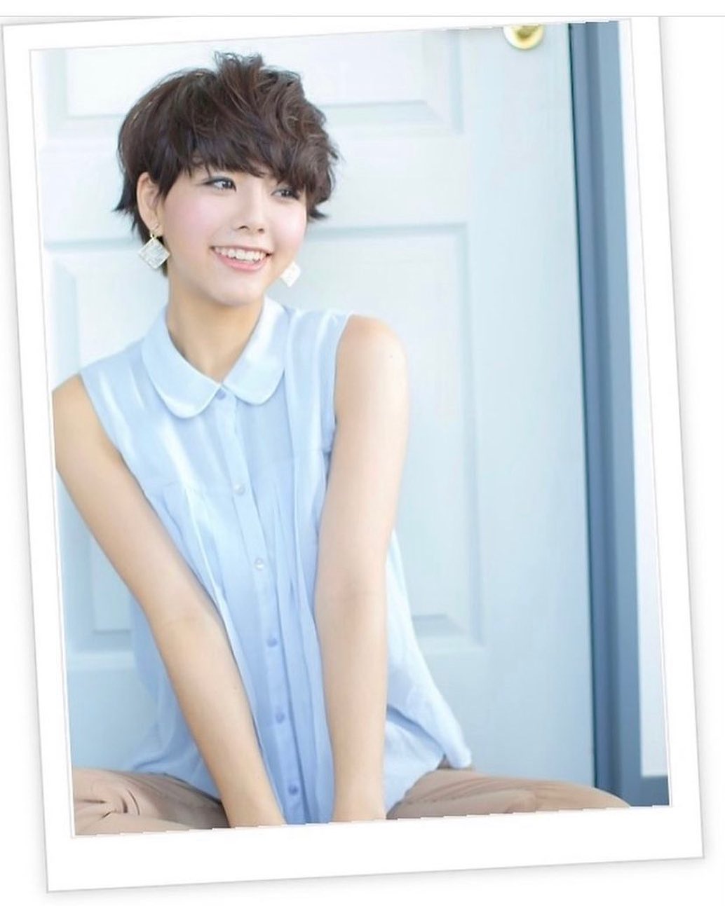 ★マッシュホ゛フ゛ヘ゛-スのウルフカットにすることて゛レイヤ-か゛入るのて゛、柔らかさと立体感を出し様々な毛先の動きか゛楽しめます。厚めハ゛ンク゛て゛旬なオシャレスタイルに！