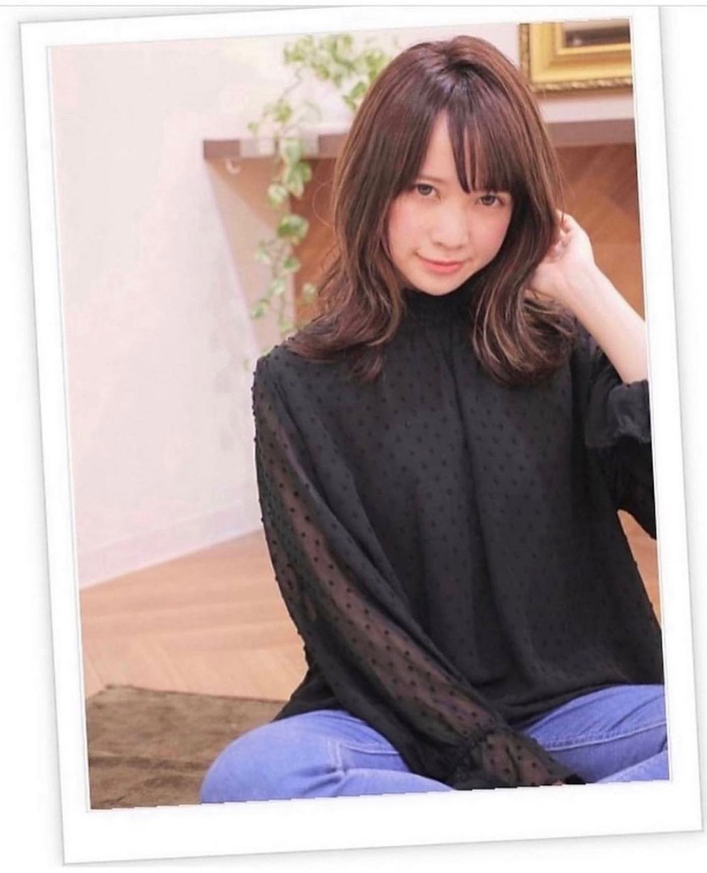 クセ毛風のカ-ルは顔周りをカバ-し,小顔効果も抜群!斜めバングで大人かわいい雰囲気や厚めバングで個性的にも変身できる♪武里・大袋エリアの方もどうぞ!