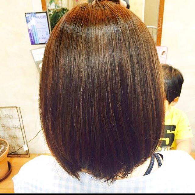 吉川店店長の渡辺です！夏の汗や湿気でパサパサうねうねスタイリングに時間がかかってしまってる方におすすめです！毛先は外して根元から中間くらいまで縮毛矯正をかけるとツヤ感とまとまりがでて、毛先は自然に内側に入るスタイルが簡単に仕上がります！ぜひお試しください！#N.#エヌドット#ナプラ#イルミナカラー#ミルボン#throw#スロウカラー#美容好き #ロブ#aujua#エルジューダ#アイラッシュ#レイクタウン#オーシャン