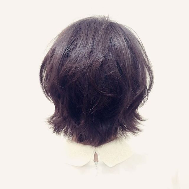 こんばんは吉川店店長の渡辺です(o^^o)ショートのパーマスタイルをご紹介します全体的にゆるーくふんわりパーマをかけて、えりあしはハネさせスタイルでフェミニンさを演出しましたぜひお試しください！#N.#エヌドット#ナプラ#イルミナカラー#ミルボン#throw#スロウカラー#ショート #パーマ #ロブ#aujua#撮影モデル募集#カットモデル募集#エルジューダ#レイクタウン#オーシャン