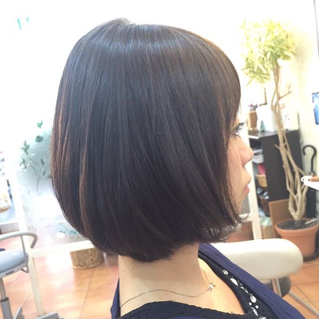 アニモ吉川店店長の渡辺梢です！乾燥しやすい季節は保湿が大切です(*?ω?*人)カラーもツヤ感重視で選んでみませんかー？？ モノトーンアッシュにフォギーベージュを2:1で混ぜてつやつやアッシュに( ??????? )? ぜひお試しください！#エヌドット#ナプラ#イルミナカラー#ミルボン#スロウカラー#美容師国家試験#美容師の休日#美容師の卵#美容師求人 #美容師募集 #スタッフ募集 #スタイリスト募集 #アシスタント募集 #ネイリスト募集 #美容好き #東萌ビューティーカレッジ#パリ美 #パリ総合美容専門学校 #埼美 #埼玉理容美容専門学校 #東洋理容美容専門学校 #リクルート #日曜定休#エルジューダ#アイラッシュ#武蔵野線美容室#アーバンパークライン美容室#スカイツリーライン美容室#埼玉美容師 #似合わせ