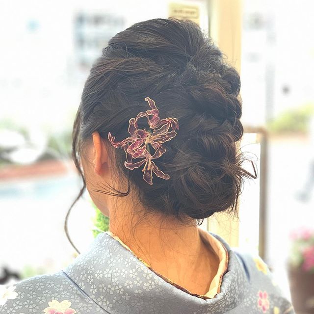 アニモ吉川店店長の渡辺梢です(*?ω?*人)先日の卒業式のご予約のお客様ですくるりんぱとツナ編みで大人かわいいスタイル?? 担当はもちろん藤本です( ?????ω????? )#エヌドット#ナプラ#イルミナカラー#ミルボン#スロウカラー#美容師国家試験#美容師の休日#美容師の卵#美容師求人 #美容師募集 #スタッフ募集 #スタイリスト募集 #アシスタント募集 #ネイリスト募集 #美容好き #東萌ビューティーカレッジ#パリ美 #パリ総合美容専門学校 #埼美 #埼玉理容美容専門学校 #東洋理容美容専門学校 #リクルート #日曜定休#エルジューダ#アイラッシュ#武蔵野線美容室#アーバンパークライン美容室#スカイツリーライン美容室#埼玉美容師 #似合わせ