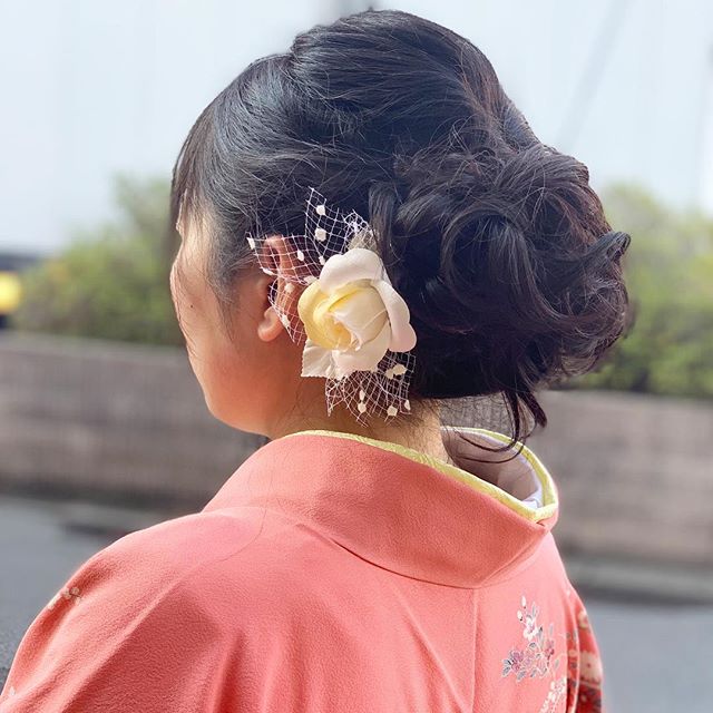 アニモ吉川店店長の渡辺梢です?(?????)?今日は卒業式のご予約いただいていました??ヘアセットはアレンジ大好き藤本が担当(?･3･) 日々、お客様のキレイを引き出すために研究していますヘアアレンジなら藤本におまかせ(*?ω?*人)#エヌドット#ナプラ#イルミナカラー#ミルボン#スロウカラー#美容師国家試験#美容師の休日#美容師の卵#美容師求人 #美容師募集 #スタッフ募集 #スタイリスト募集 #アシスタント募集 #ネイリスト募集 #美容好き #東萌ビューティーカレッジ#パリ美 #パリ総合美容専門学校 #埼美 #埼玉理容美容専門学校 #東洋理容美容専門学校 #リクルート #日曜定休#エルジューダ#アイラッシュ#武蔵野線美容室#アーバンパークライン美容室#スカイツリーライン美容室#埼玉美容師 #似合わせ