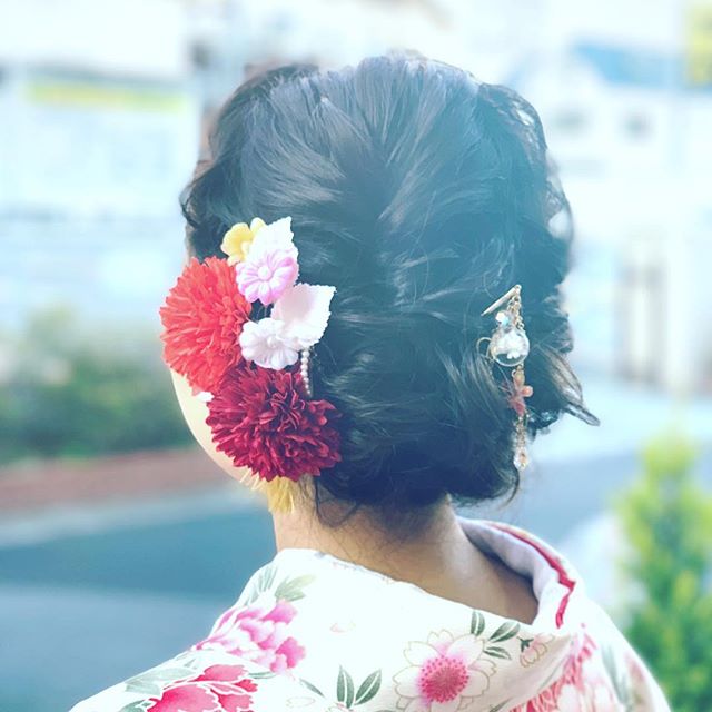 アニモ吉川店店長の渡辺梢です( ?????ω????? )今日も卒業式のお客様ご来店されました！！ ヘアセットはもちろん藤本 今回は全体にくるりんぱでまとめたスタイルです！！ ゆるっとふわっと可愛くなりました(*?ω?*人) #エヌドット#ナプラ#イルミナカラー#ミルボン#スロウカラー#美容師国家試験#美容師の休日#美容師の卵#美容師求人 #美容師募集 #スタッフ募集 #スタイリスト募集 #アシスタント募集 #ネイリスト募集 #美容好き #東萌ビューティーカレッジ#パリ美 #パリ総合美容専門学校 #埼美 #埼玉理容美容専門学校 #東洋理容美容専門学校 #リクルート #日曜定休#エルジューダ#アイラッシュ#武蔵野線美容室#アーバンパークライン美容室#スカイツリーライン美容室#埼玉美容師 #似合わせ