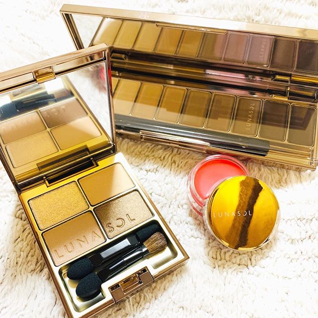 アニモ吉川店店長の渡辺梢です(*?ω?*人)ずーっと欲しくて先日ようやく手に入れたルナソルのシャドウ達です4月の撮影はいつもと違った雰囲気になるので楽しみです(*???*)???* #エヌドット#ナプラ#イルミナカラー#ミルボン#スロウカラー#美容師国家試験#美容師の休日#美容師の卵#美容師求人 #美容師募集 #スタッフ募集 #スタイリスト募集 #アシスタント募集 #ネイリスト募集 #美容好き #東萌ビューティーカレッジ#パリ美 #パリ総合美容専門学校 #埼美 #埼玉理容美容専門学校 #東洋理容美容専門学校 #リクルート #日曜定休#エルジューダ#アイラッシュ#武蔵野線美容室#アーバンパークライン美容室#スカイツリーライン美容室#埼玉美容師 #似合わせ