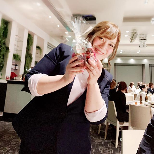 アニモ吉川店店長の渡辺梢です(*?ω?*人)今日は入社式および前期表彰式でした お客様のご紹介件数で入賞しました(*?ω?*人)( ?????ω????? )#エヌドット#ナプラ#イルミナカラー#ミルボン#スロウカラー#美容師国家試験#美容師の休日#美容師の卵#美容師求人 #美容師募集 #スタッフ募集 #スタイリスト募集 #アシスタント募集 #ネイリスト募集 #美容好き #東萌ビューティーカレッジ#パリ美 #パリ総合美容専門学校 #埼美 #埼玉理容美容専門学校 #東洋理容美容専門学校 #リクルート #日曜定休#エルジューダ#アイラッシュ#武蔵野線美容室#アーバンパークライン美容室#スカイツリーライン美容室#埼玉美容師 #似合わせ