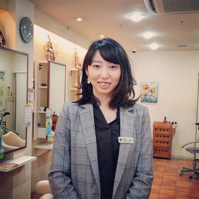 吉川店、新店長の阿部川美帆です今日はエイプリルフールですが本当のことです笑明日から新入社員も入ってくるのでフレッシュに️新吉川店をよろしくお願いいたします#エヌドット#ナプラ#イルミナカラー#ミルボン#スロウカラー#美容師国家試験#美容師の休日#美容師の卵#美容師求人 #美容師募集 #スタッフ募集 #スタイリスト募集 #アシスタント募集 #ネイリスト募集 #美容好き #東萌ビューティーカレッジ#パリ美 #パリ総合美容専門学校 #埼美 #埼玉理容美容専門学校 #東洋理容美容専門学校 #リクルート #日曜定休#エルジューダ#アイラッシュ#武蔵野線美容室#アーバンパークライン美容室#スカイツリーライン美容室#埼玉美容師 #似合わせ