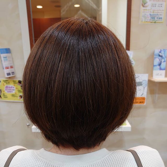 こんばんは今年の冬はカーキアッシュが大人気️ 赤やオレンジ系が苦手な方にはオススメです️ #アニモ#吉川#美容室#カラー#当日予約#アッシュ#カーキ#トレンド#着付け#袴#成人式