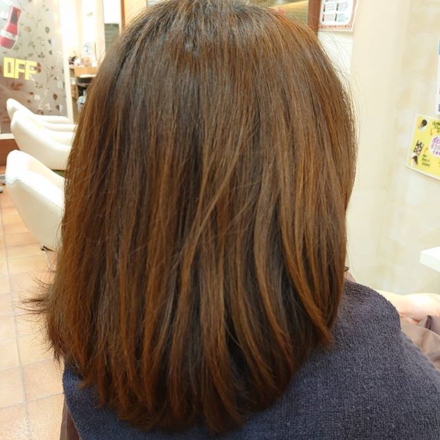 こんばんは１ヶ月、２ヶ月すると褪色して髪もあるくなり色味も無くなってしまいます。明るくなった髪から暗めにアッシュを入れと色も落ち着いて綺麗に色味が入ります️ 色を綺麗に出したい方にはオススメです️ #アニモ#吉川#美容室#アッシュ#カラー#トレンド#人気#エルジューダ#エヌドット#成人式 #当日予約#卒業式#着付け#メイク