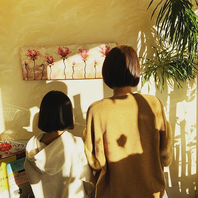 親子でボブカット🤩お母さんは、毛先の段をつけて軽めに娘さんは、ワンレンの重めボブ冬休みに、親子でいかがですか？？ #美容室　#吉川駅　#えきちか #徒歩2分 #アニモ#親子　#カット#ボブ#N. #ポリッシュオイル仕上げ