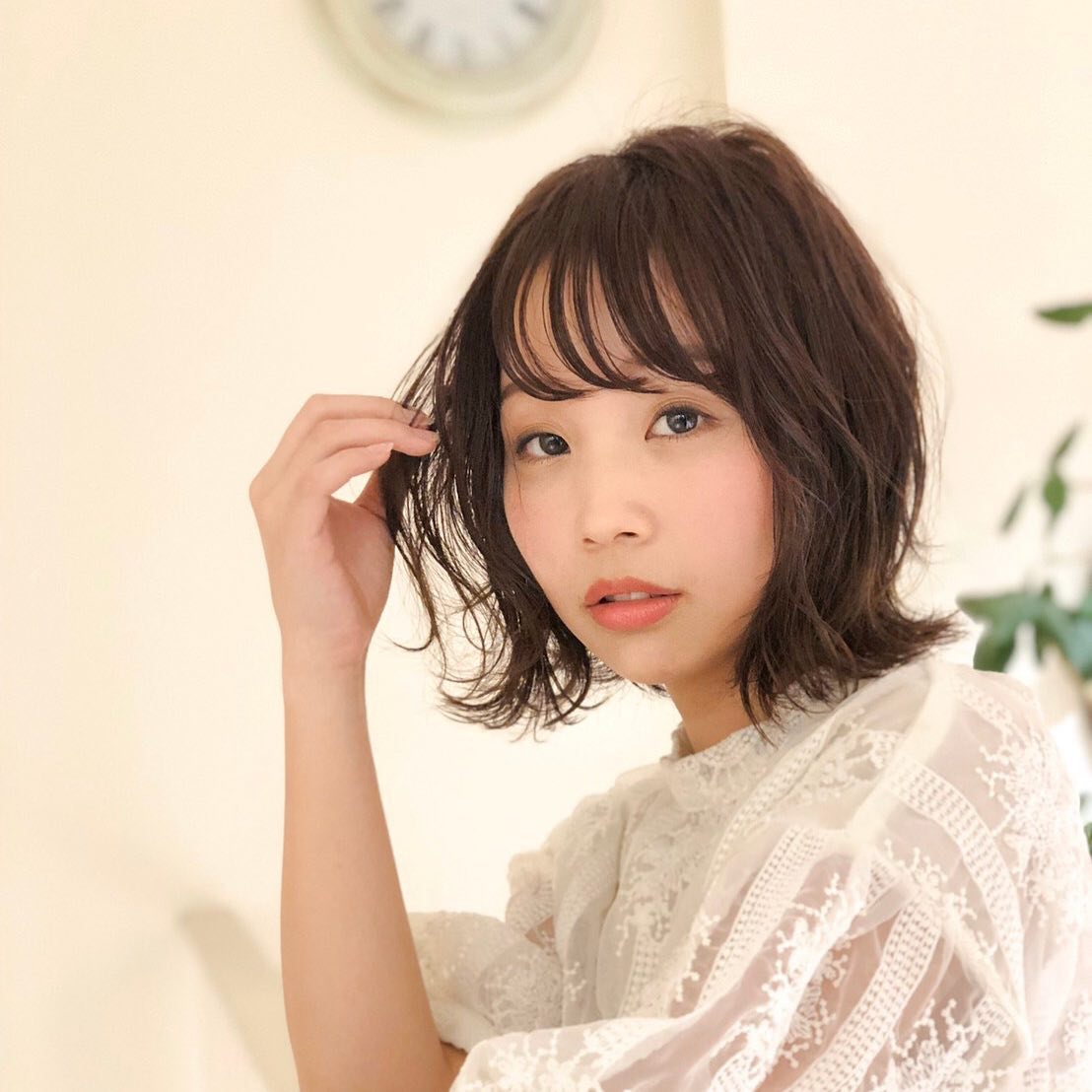 こんにちは️暑くなってきて髪の毛も切りたくなってきませんか結わけるギリギリの長さでおろしてても可愛いスタイルが良いですよねそんな方にオススメは外ハネボブです夏にオススメのスタイルです🏻今月のオススメはカット＋トリートメントコースです。6050です。ご予約お待ちしております#ナフ゜ラ#Nト゛ットセラム#Nト゛ットシアミルク #当日こ゛予約OK#ミルホ゛ン#エルシ゛ュータ゛#エルシ゛ュタ゛エマルシ゛ョン#リファストレートアイロン#縮毛矯正  #美容室  #BRP #美容求人 #アシスタント募集 #スタイリスト募集 #アイリスト募集 #美容学生 #サロン見学 #ママさん美容師 #埼玉#吉川#吉川美容室#リファアイロン#レア髪#カット#ホットペッパー